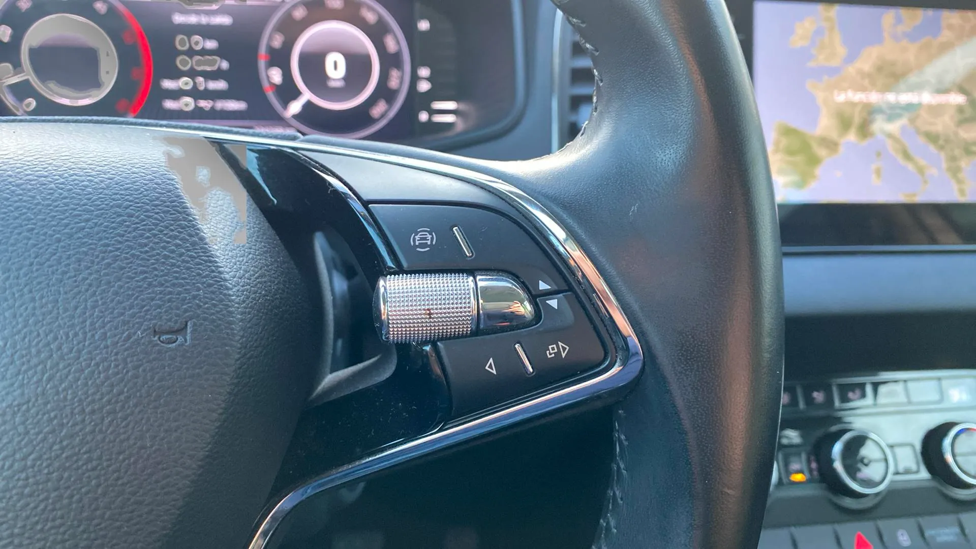 Škoda Karoq 1.6 TDI 125 Aniversario - foto 12