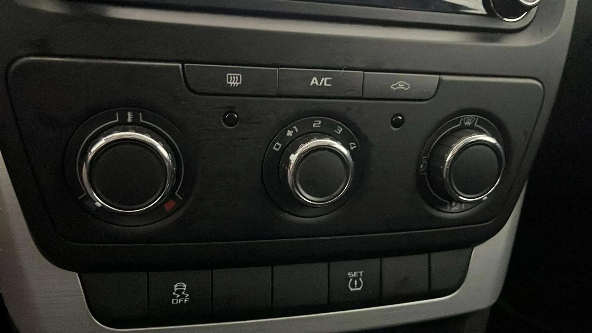 Škoda Yeti 1.2 TSI Active - foto 16