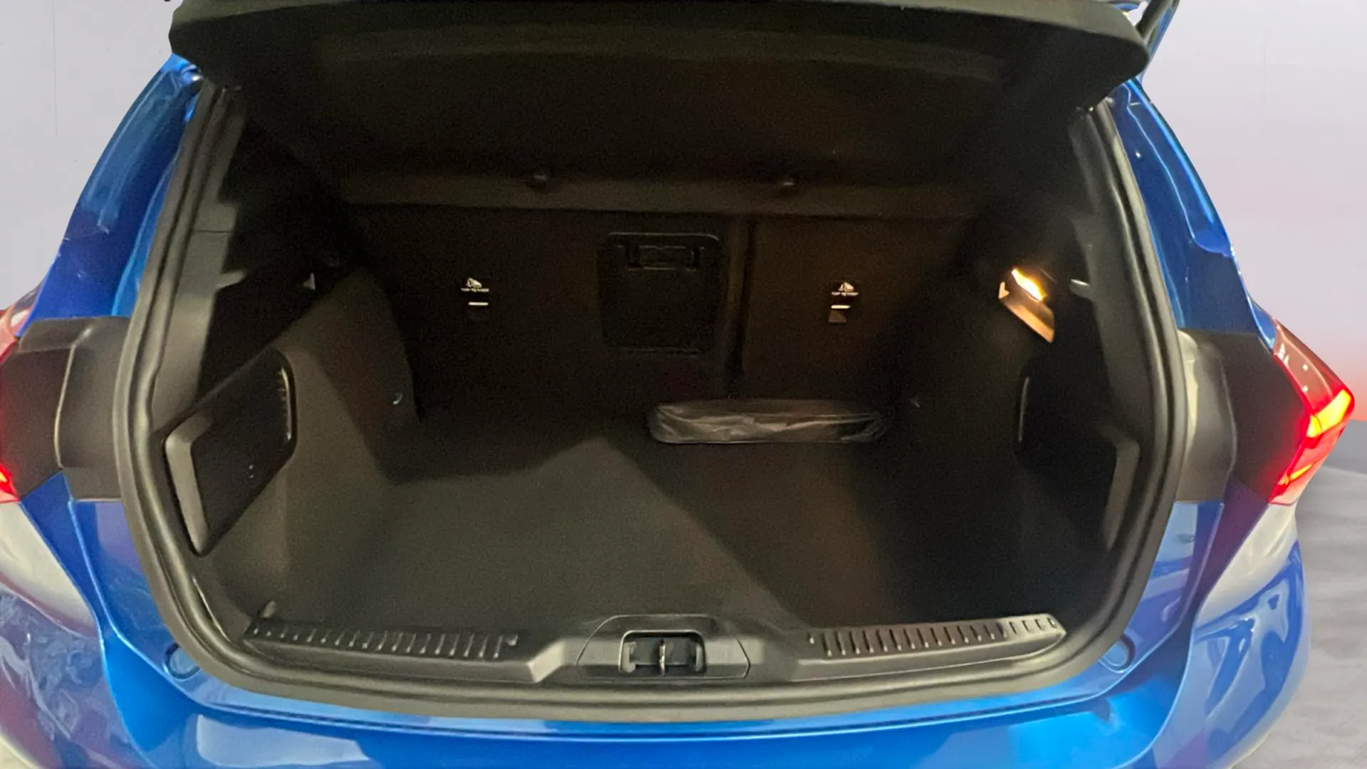 Ford Focus 1.0 EcoBoost MHEV ST-Line X SB - foto 12