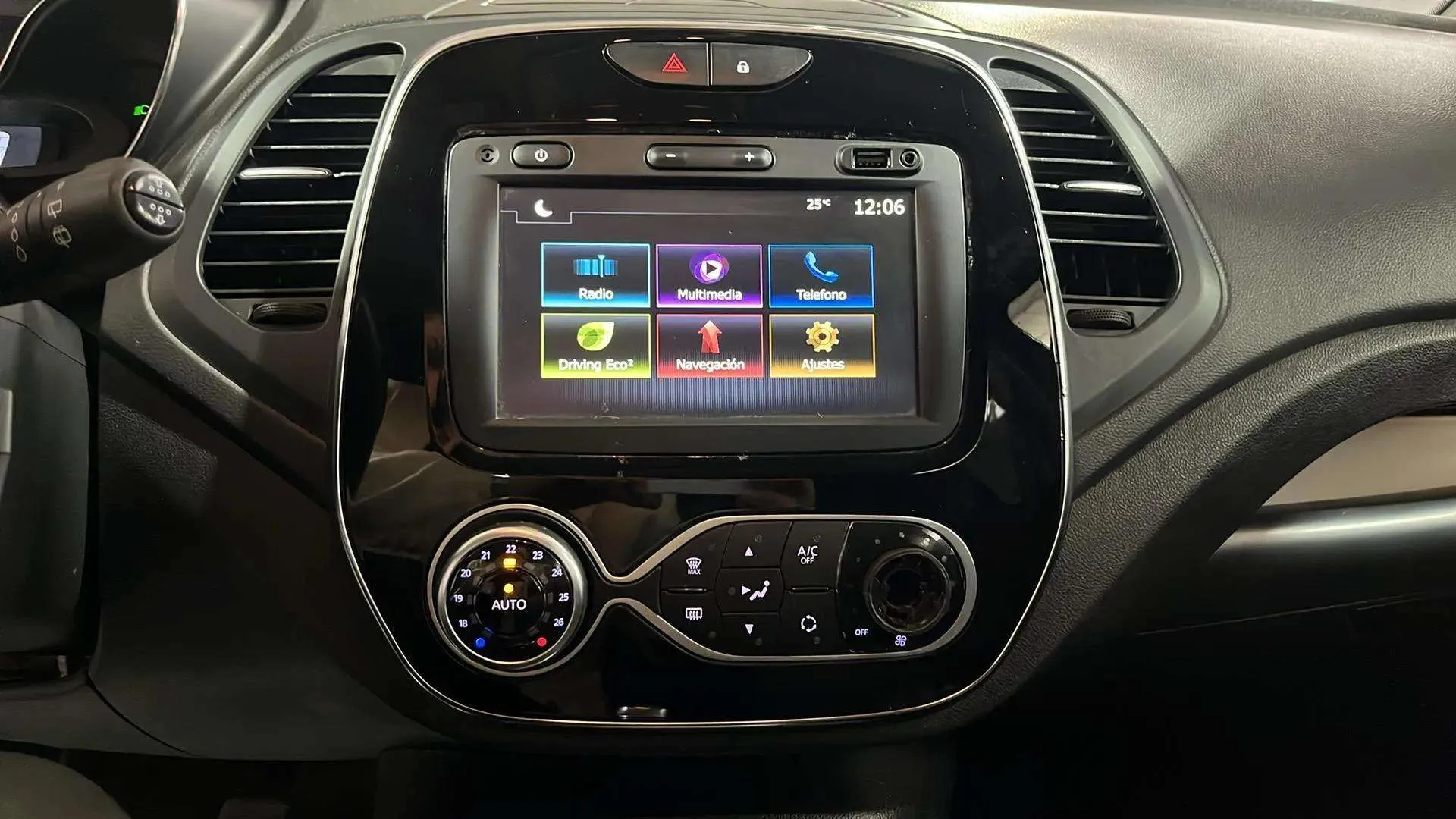 Renault Captur Limited TCe GPF - foto 11