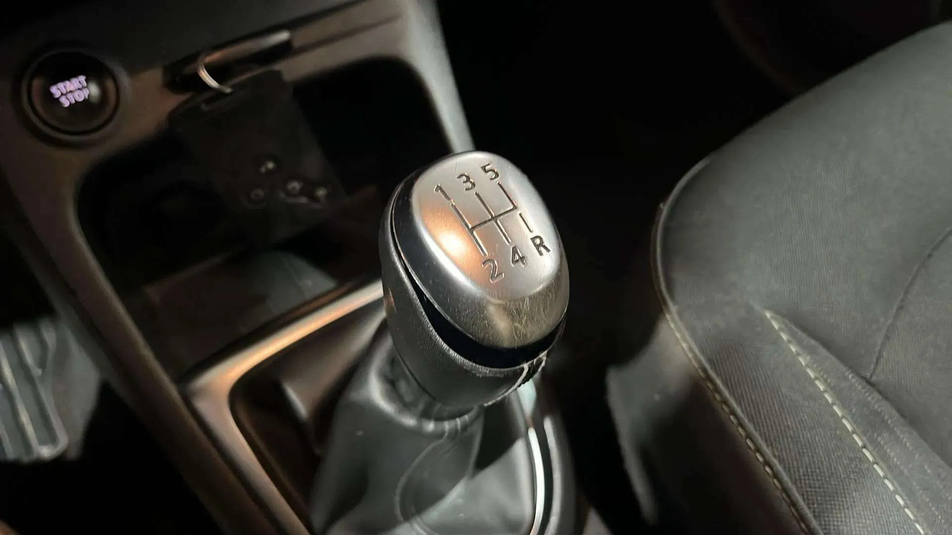 Renault Captur Limited TCe GPF - foto 17
