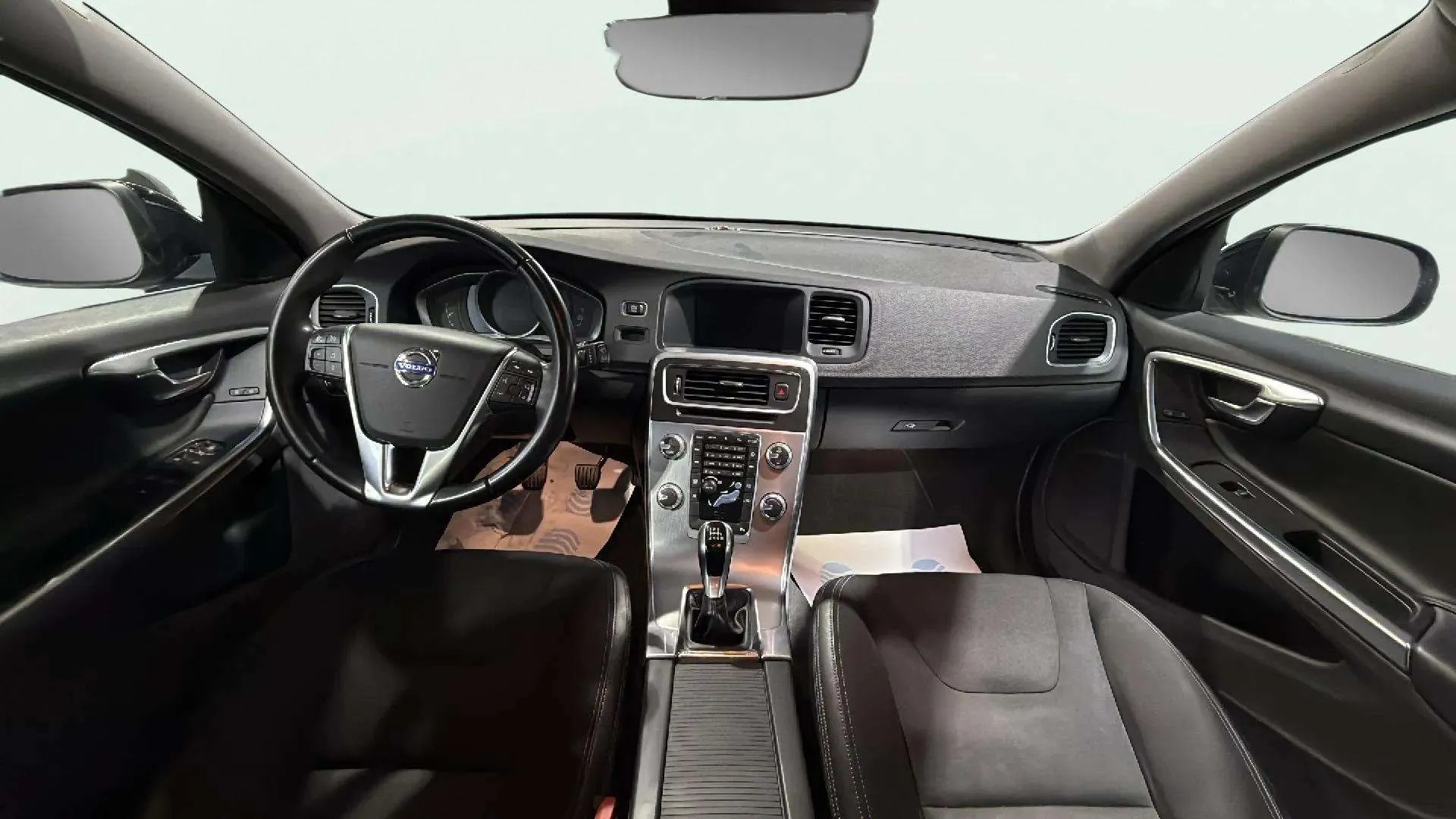 Volvo V60 2.0 D3 Momentum - foto 8