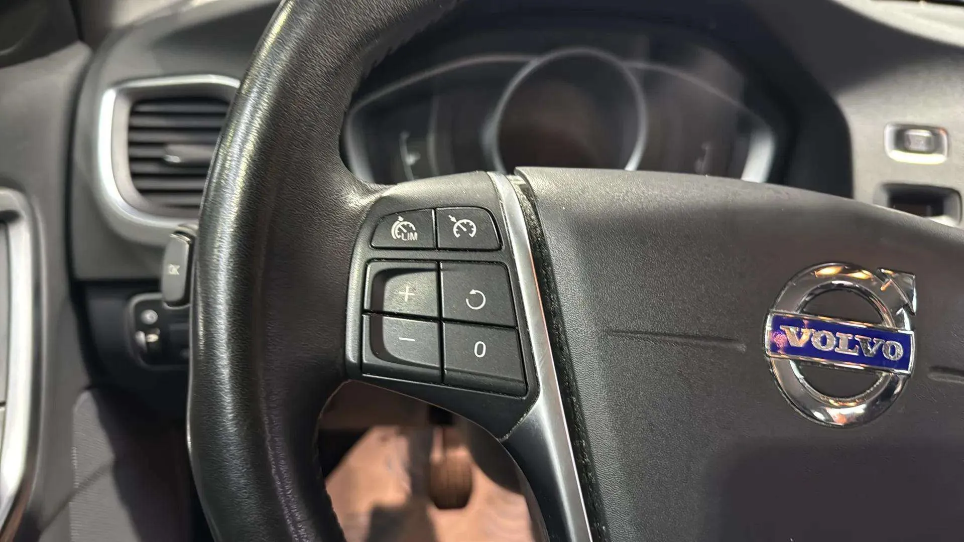 Volvo V60 2.0 D3 Momentum - foto 11