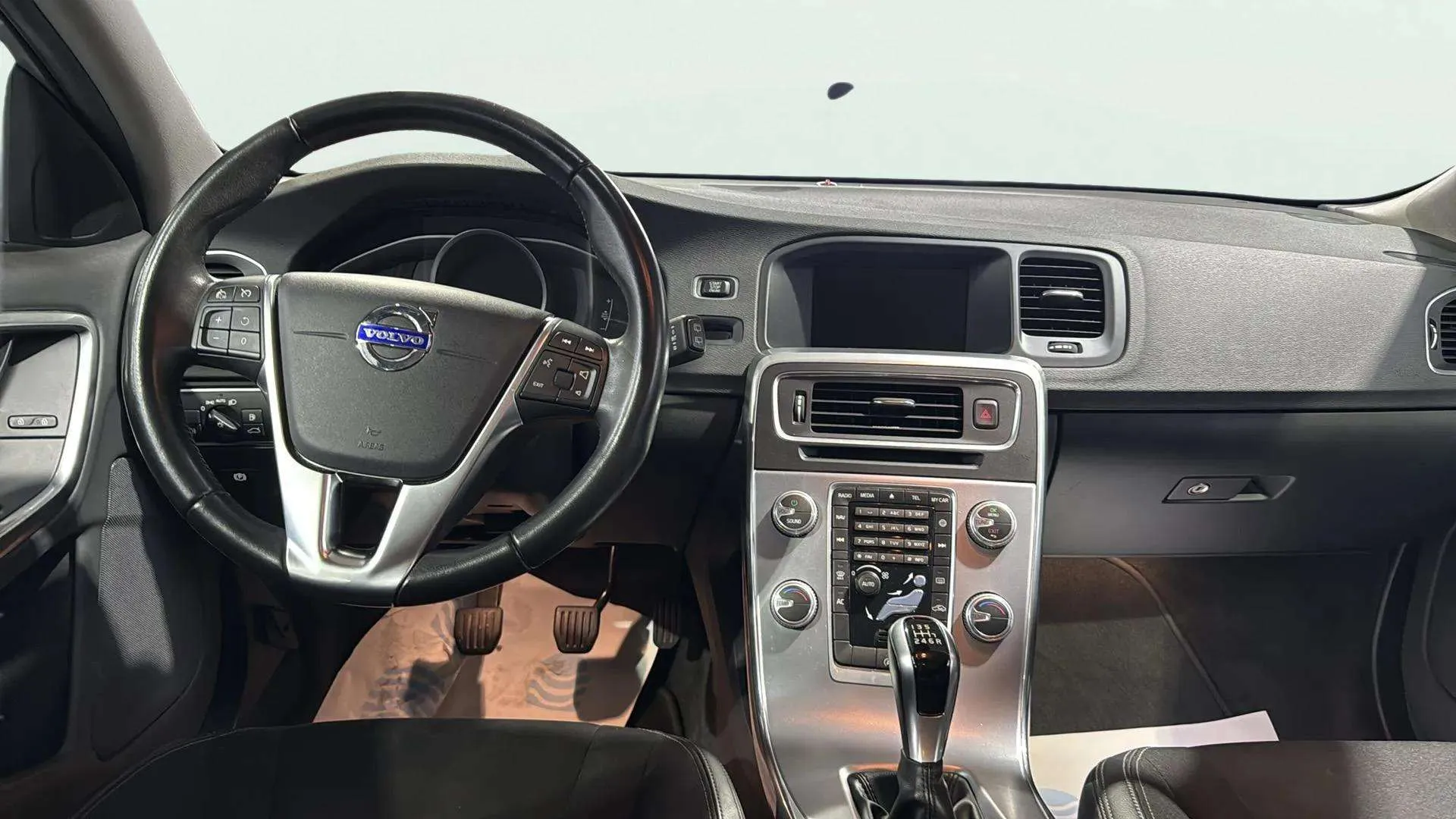 Volvo V60 2.0 D3 Momentum - foto 9