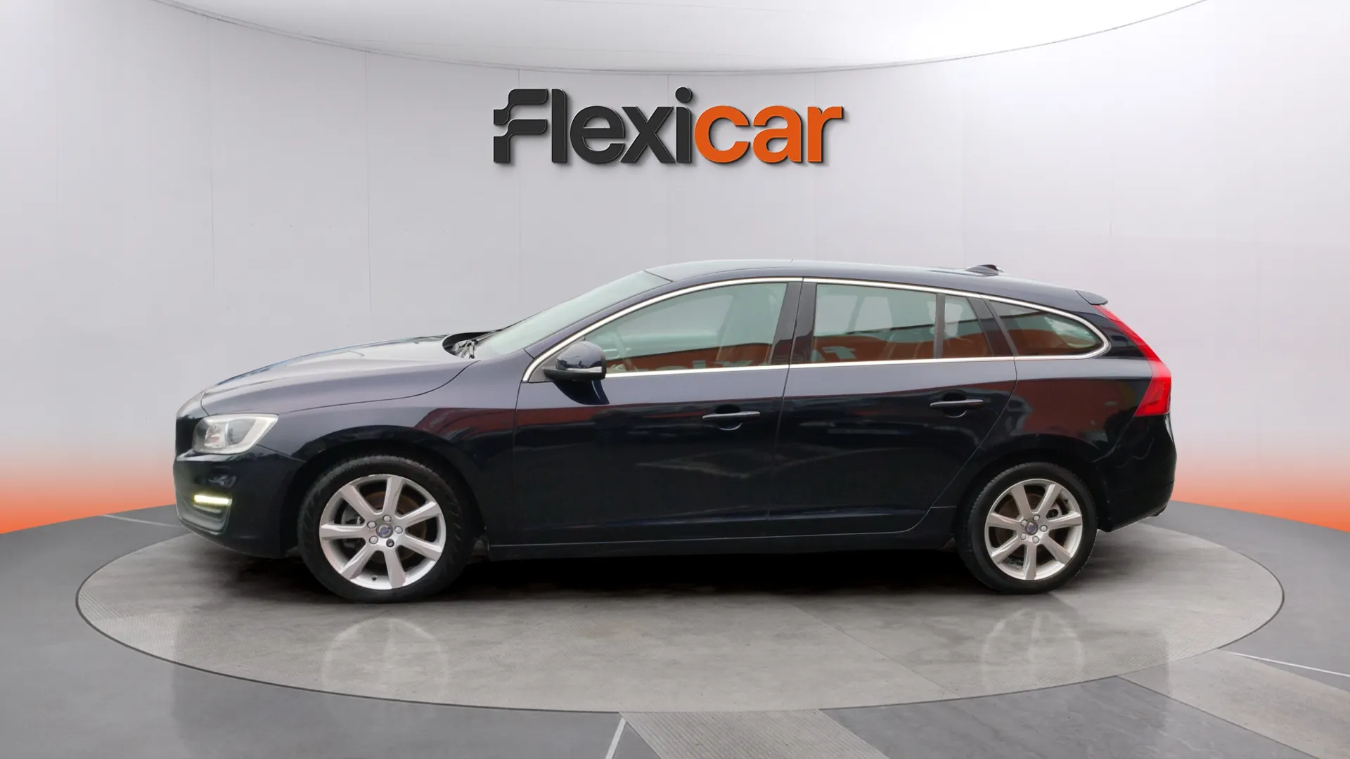 Volvo V60 2.0 D3 Momentum - foto 5