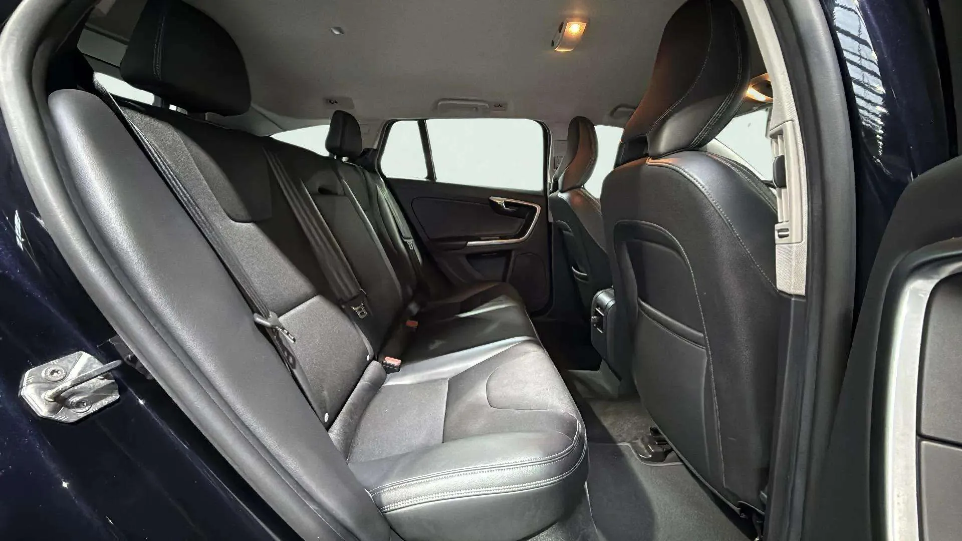 Volvo V60 2.0 D3 Momentum - foto 19