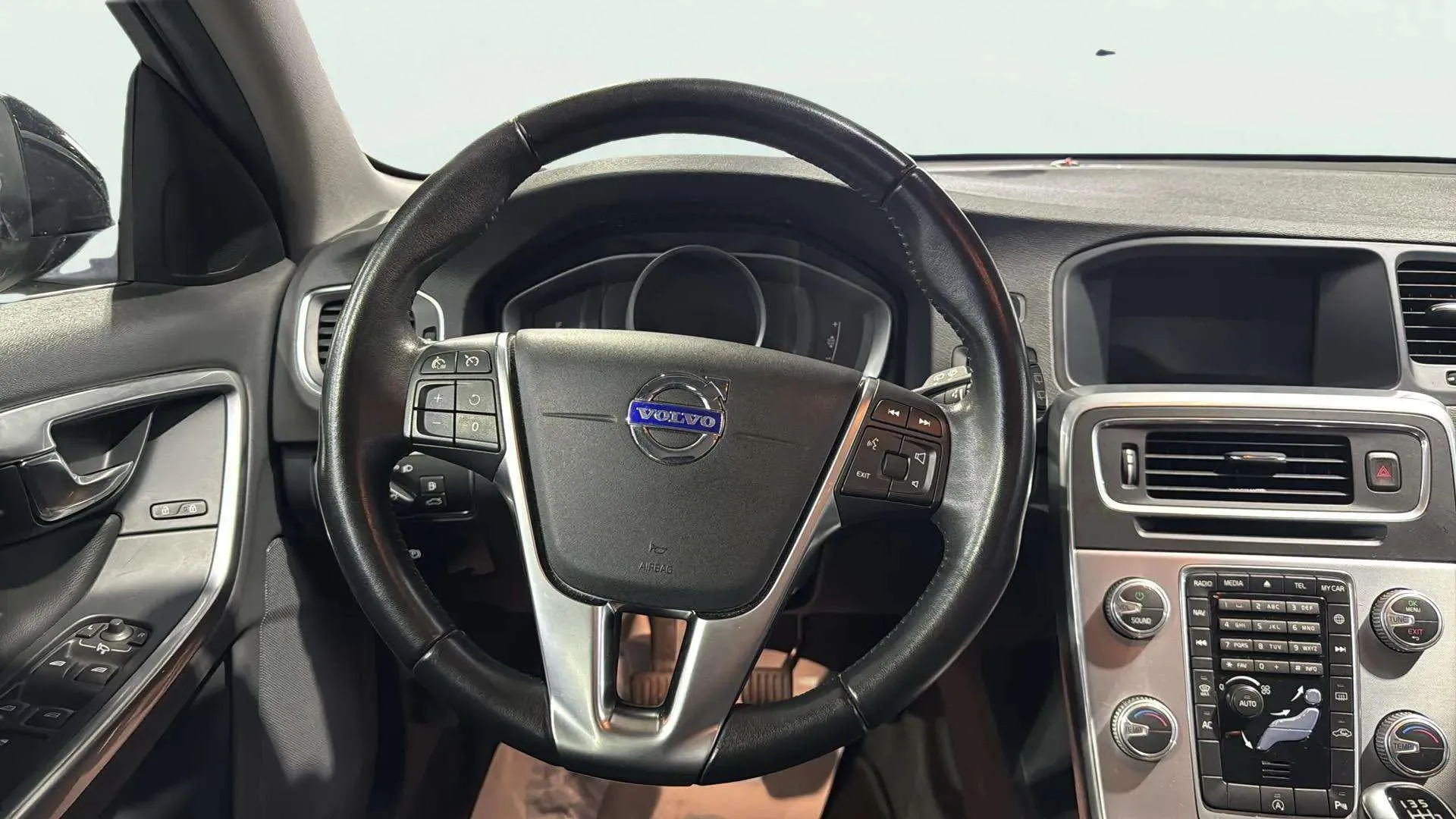 Volvo V60 2.0 D3 Momentum - foto 10