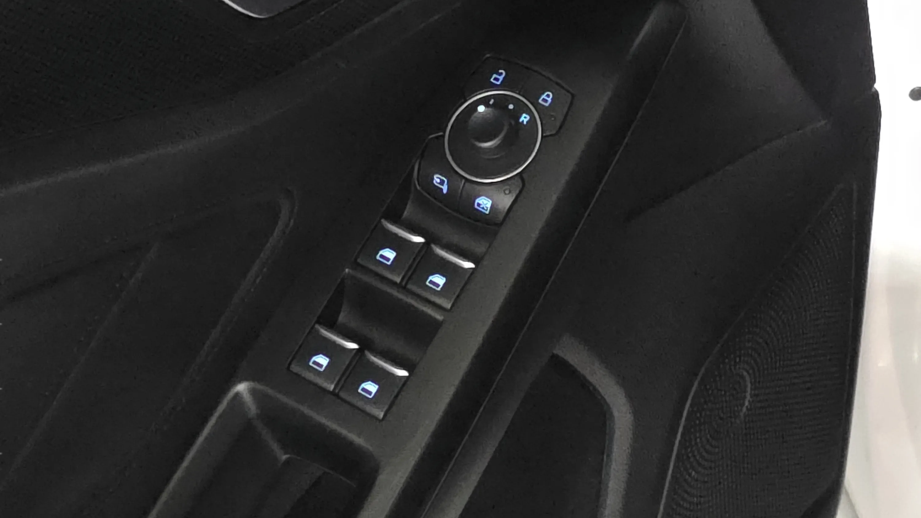 Ford Focus 1.0 EcoBoost MHEV ST-Line X - foto 9
