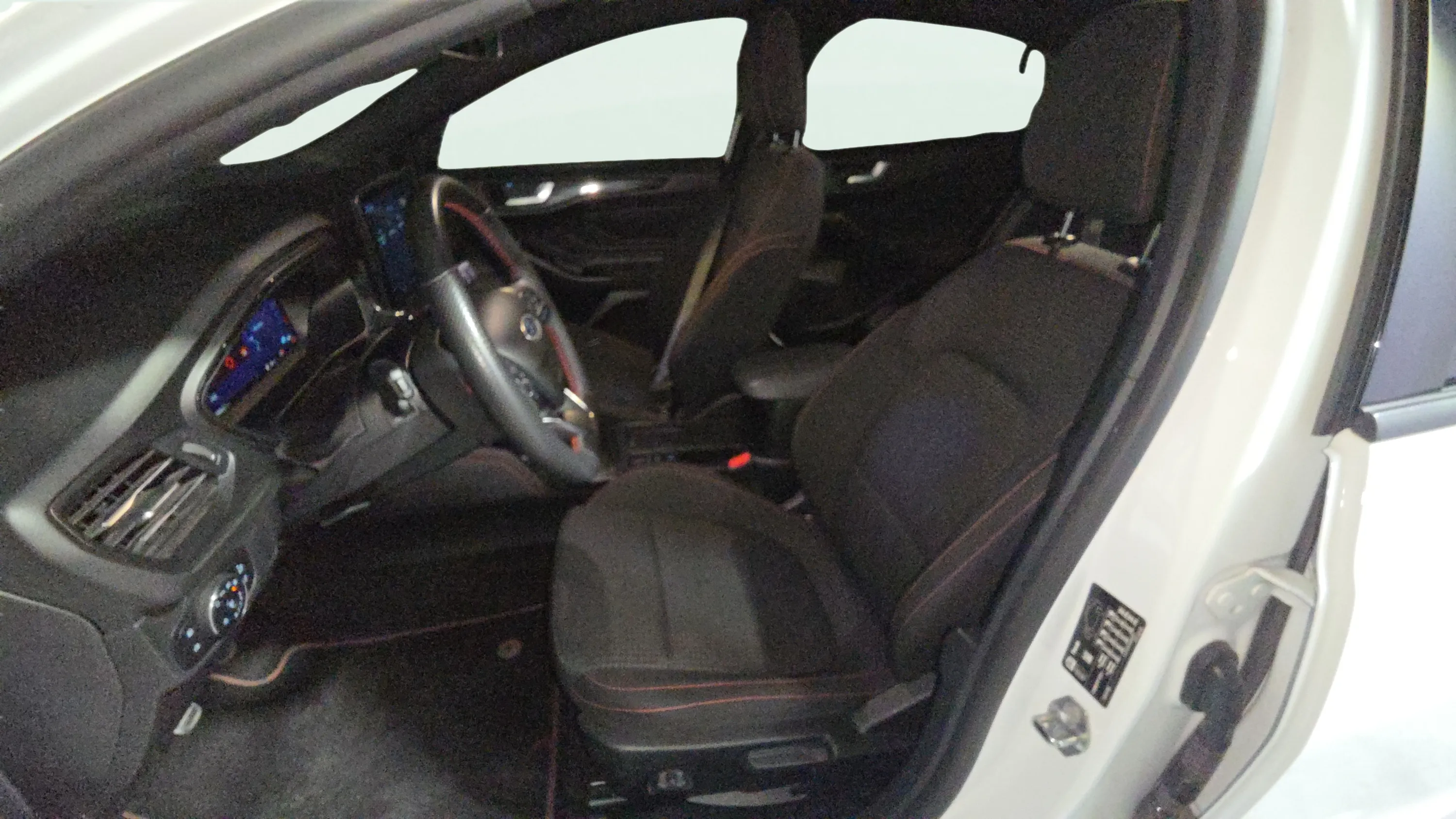 Ford Focus 1.0 EcoBoost MHEV ST-Line X - foto 23