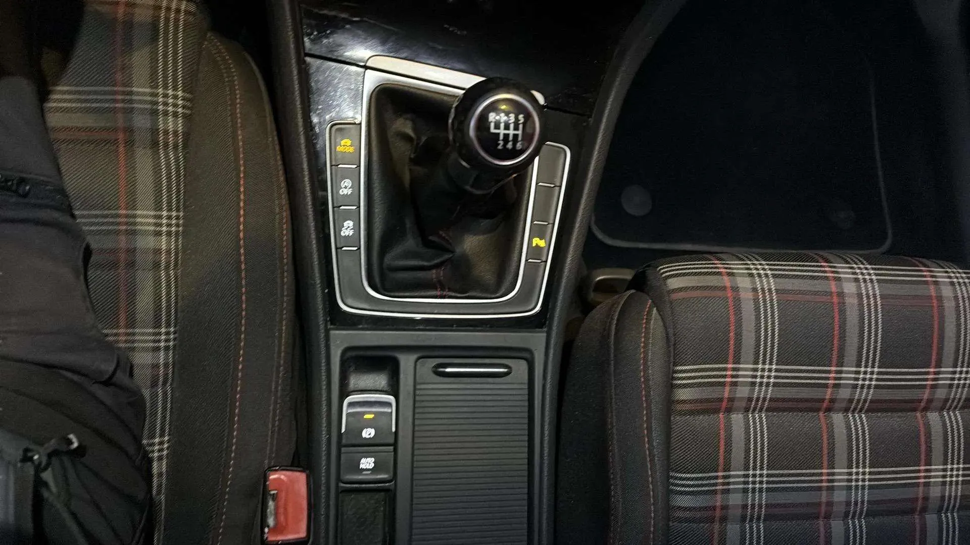 Volkswagen Golf GTI Performance 2.0 TSI - foto 18