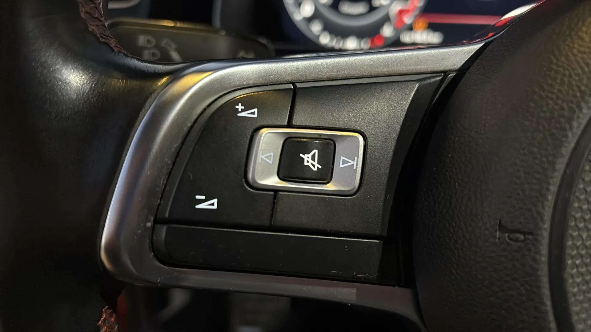 Volkswagen Golf GTI Performance 2.0 TSI - foto 24