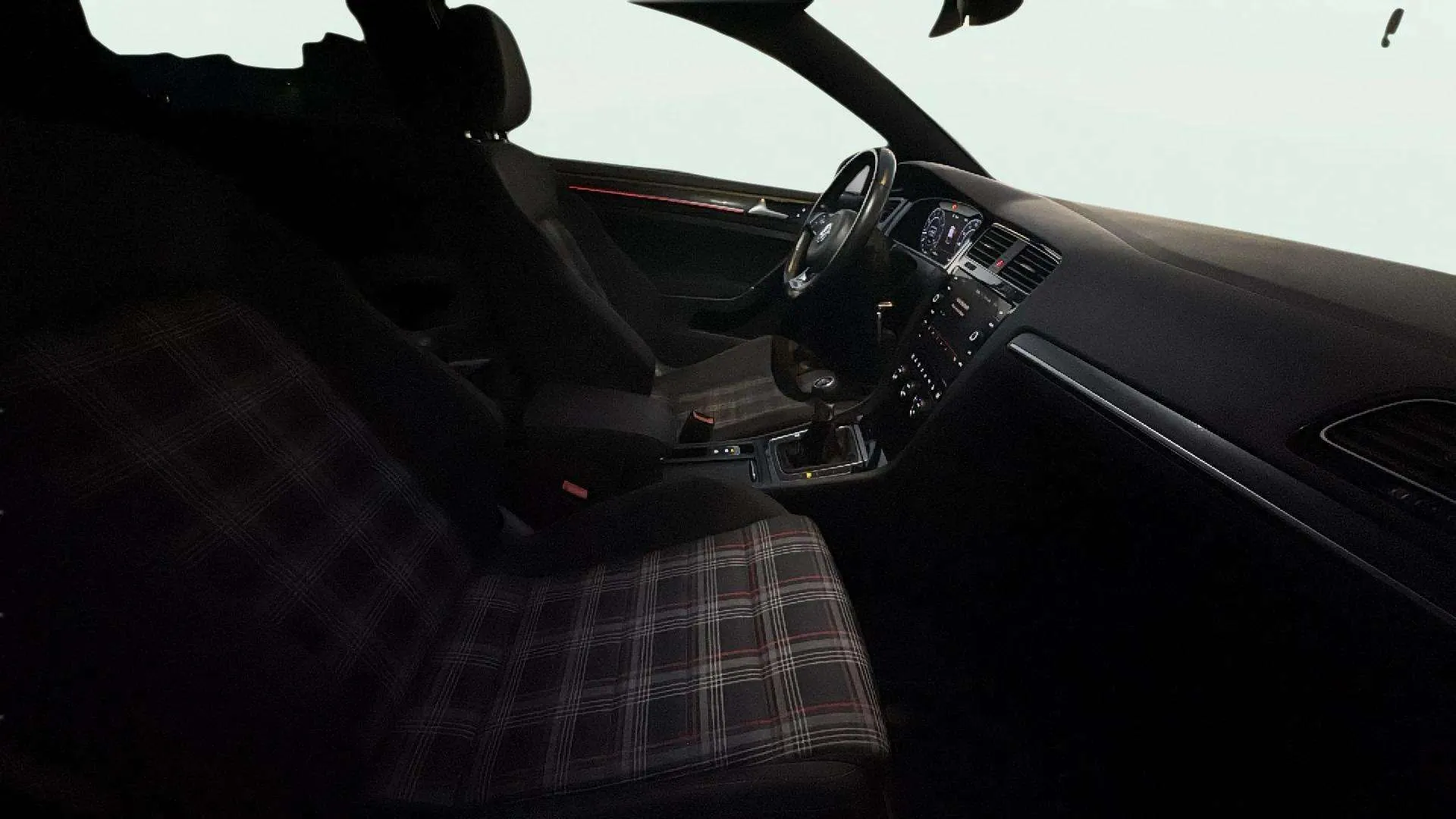 Volkswagen Golf GTI Performance 2.0 TSI - foto 13