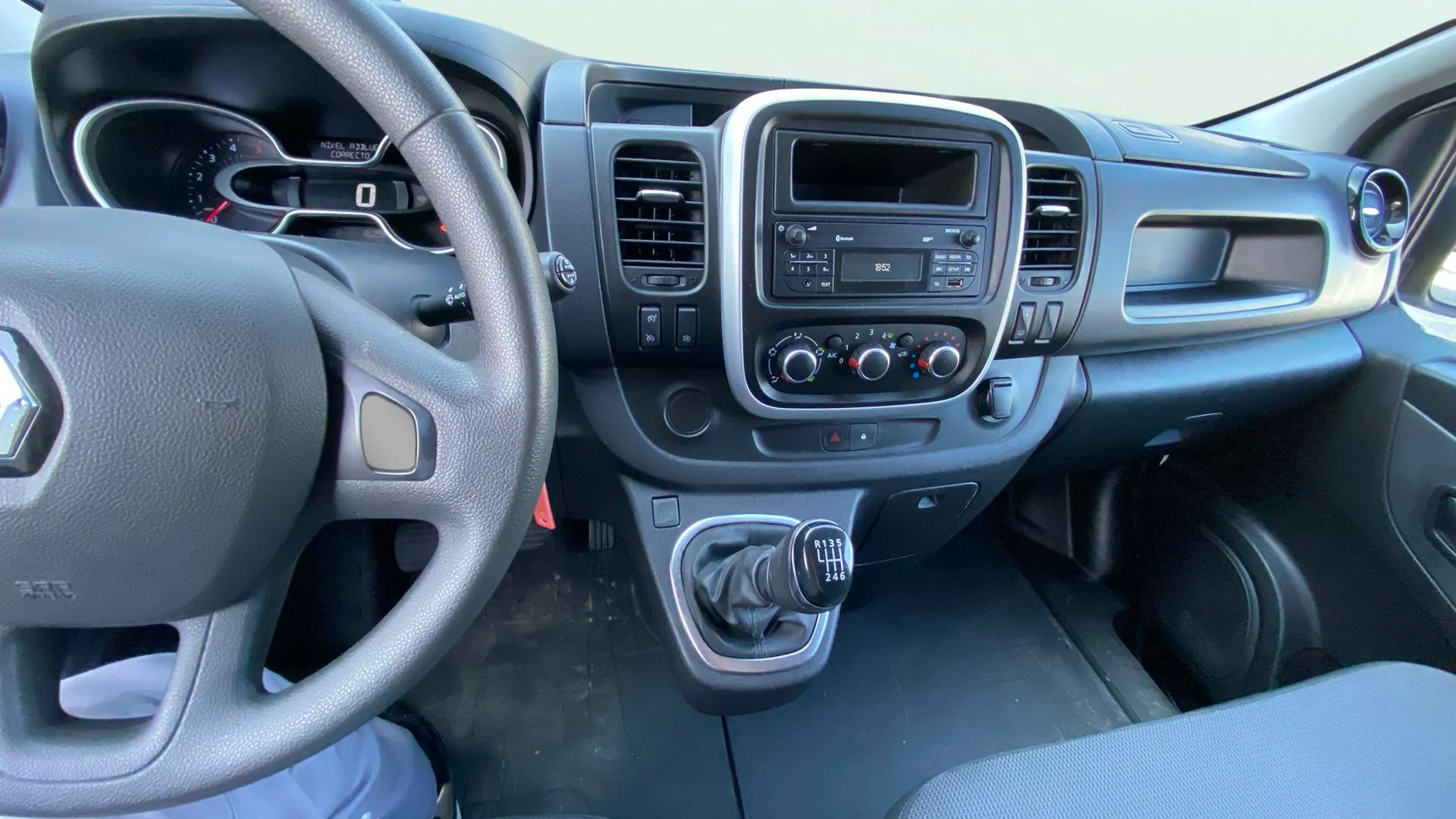 Renault Trafic Furgón 29 L1H2 Energy BluedCi - foto 13