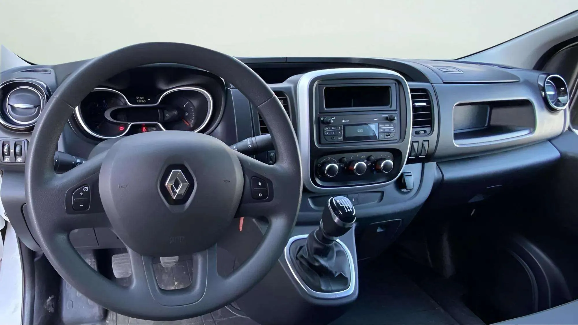 Renault Trafic Furgón 29 L1H2 Energy BluedCi - foto 9
