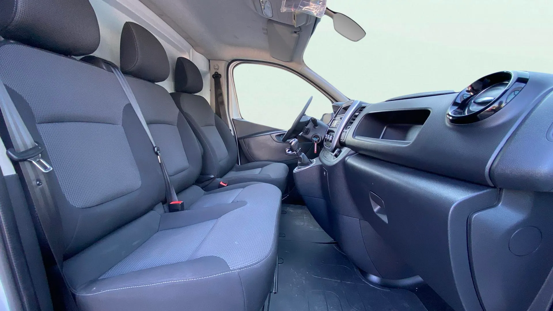 Renault Trafic Furgón 29 L1H2 Energy BluedCi - foto 18