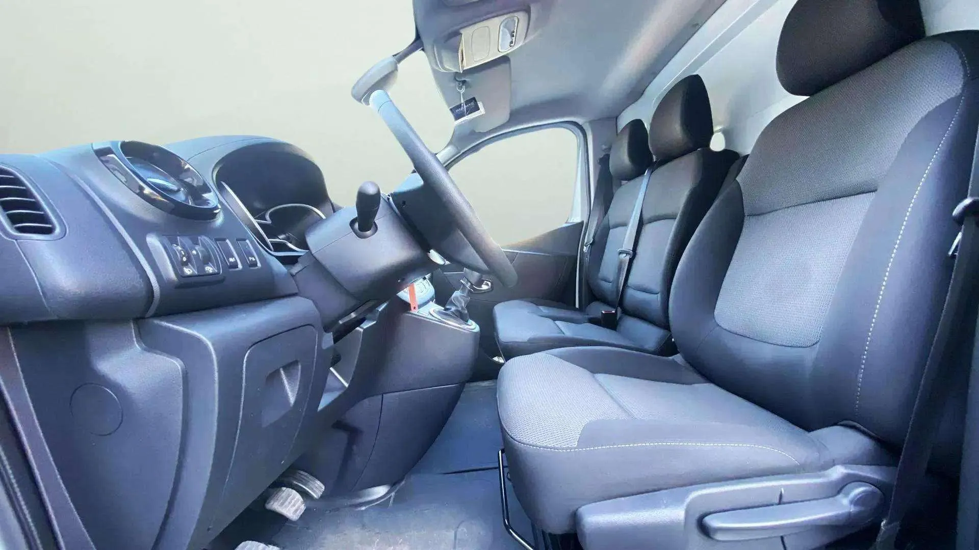 Renault Trafic Furgón 29 L1H2 Energy BluedCi - foto 17