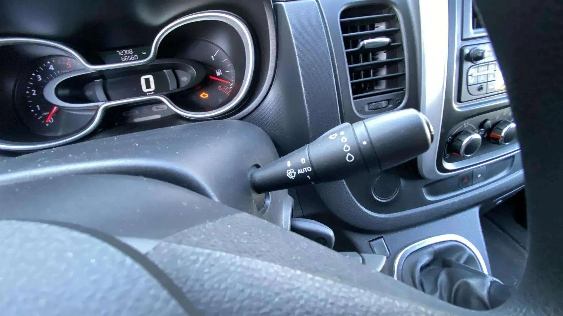 Renault Trafic Furgón 29 L1H2 Energy BluedCi - foto 14