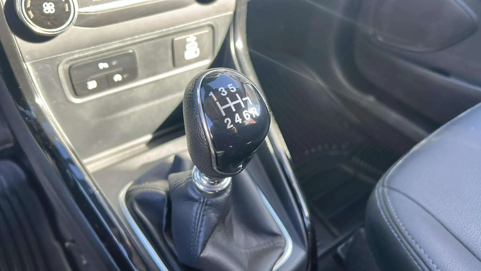 Ford EcoSport 1.0T EcoBoost Active - foto 26
