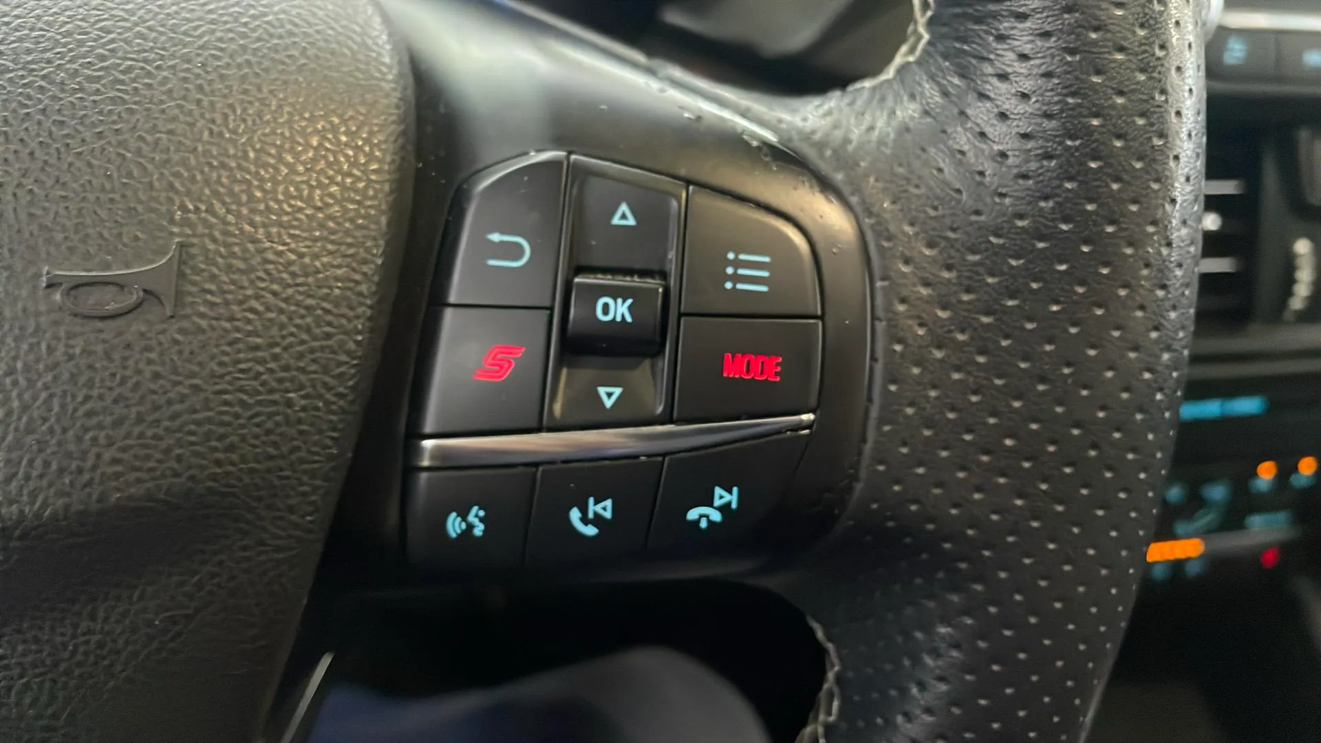 Ford Focus 2.3 EcoBoost ST - foto 31