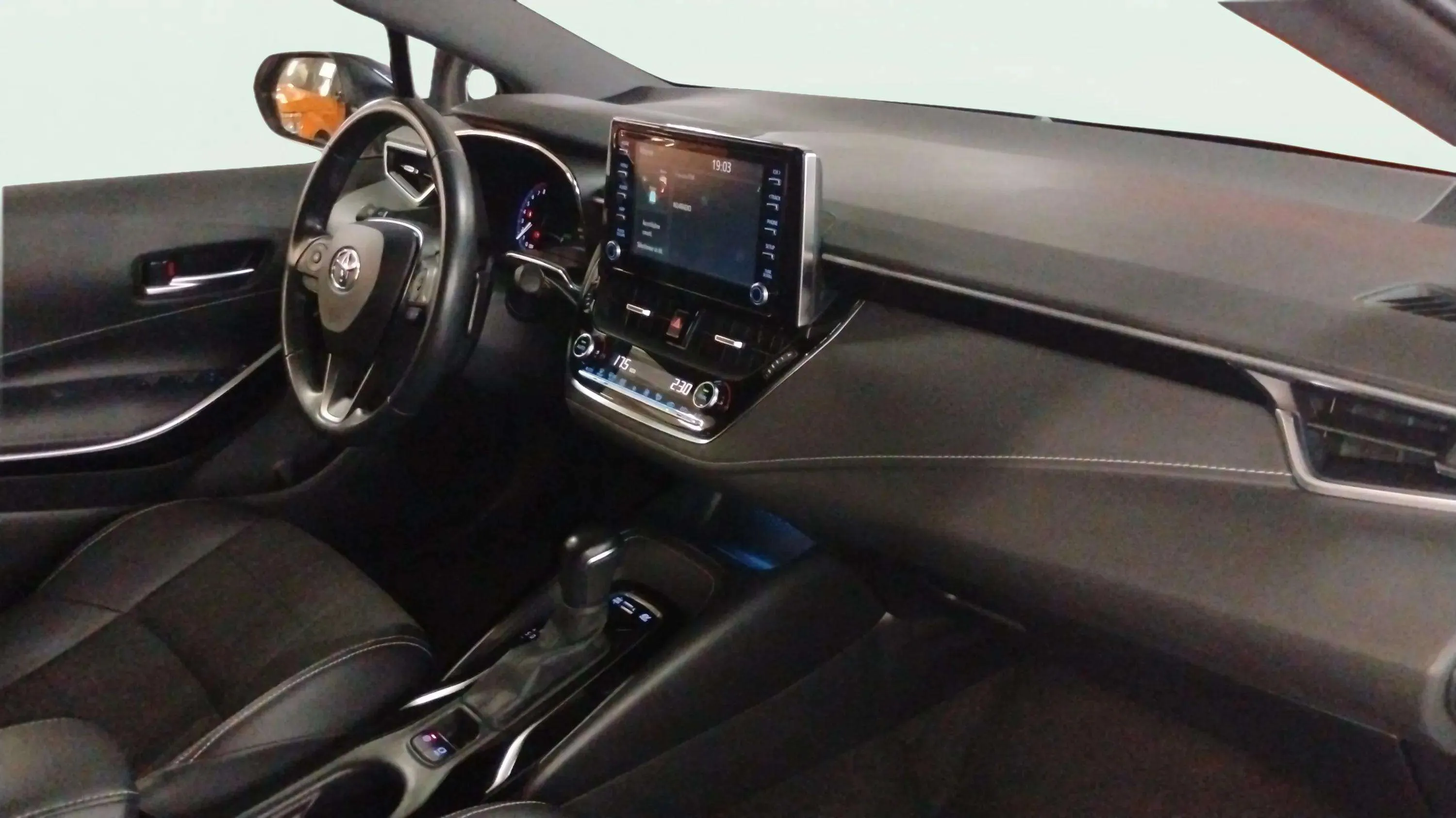 Toyota Corolla 2.0 180H Advance Luxury E-CVT - foto 9