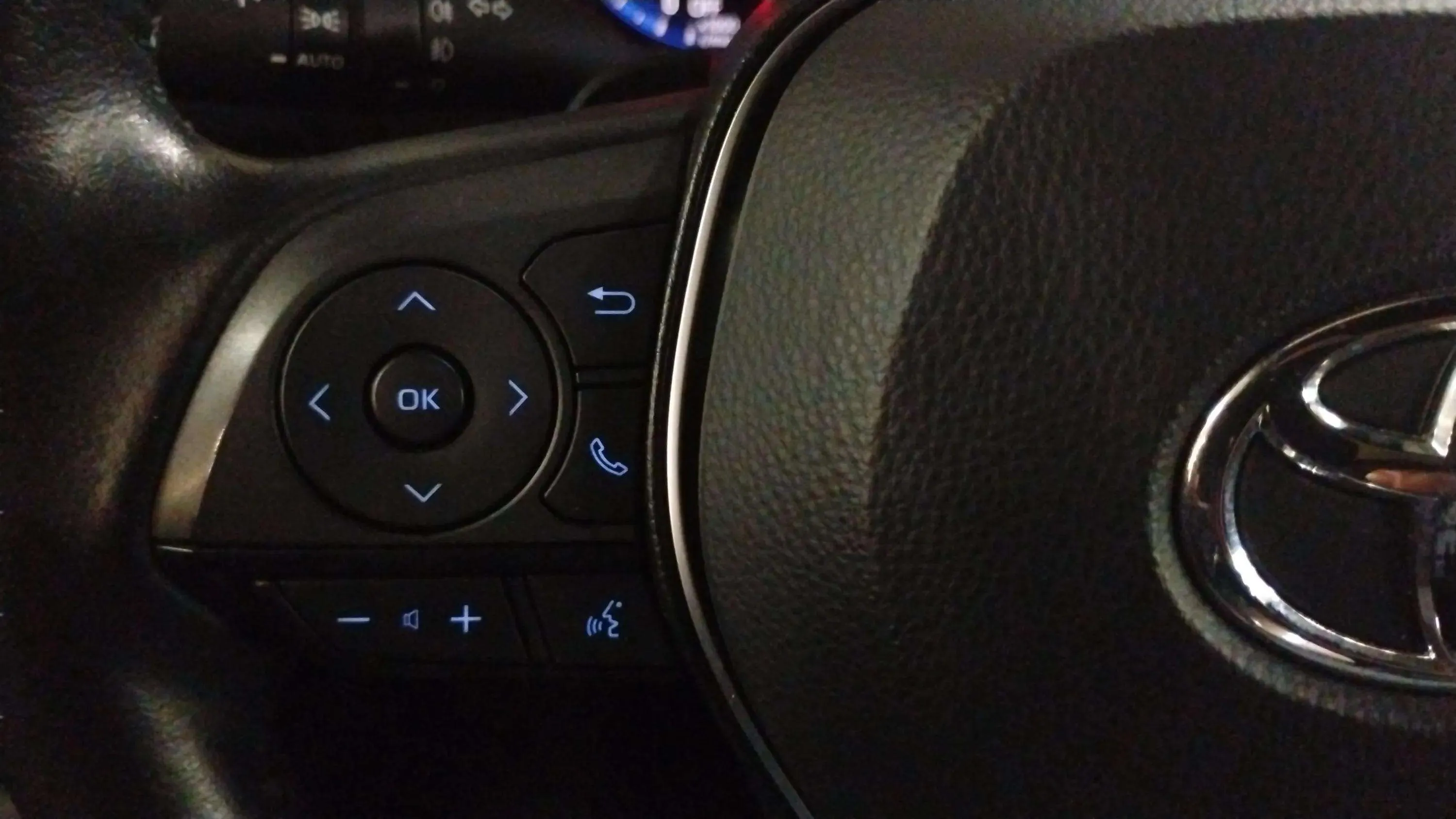 Toyota Corolla 2.0 180H Advance Luxury E-CVT - foto 23