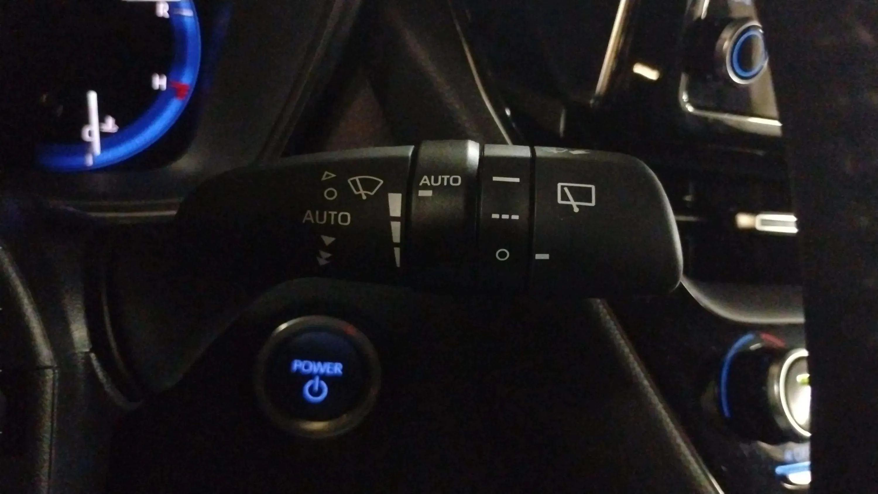 Toyota Corolla 2.0 180H Advance Luxury E-CVT - foto 26