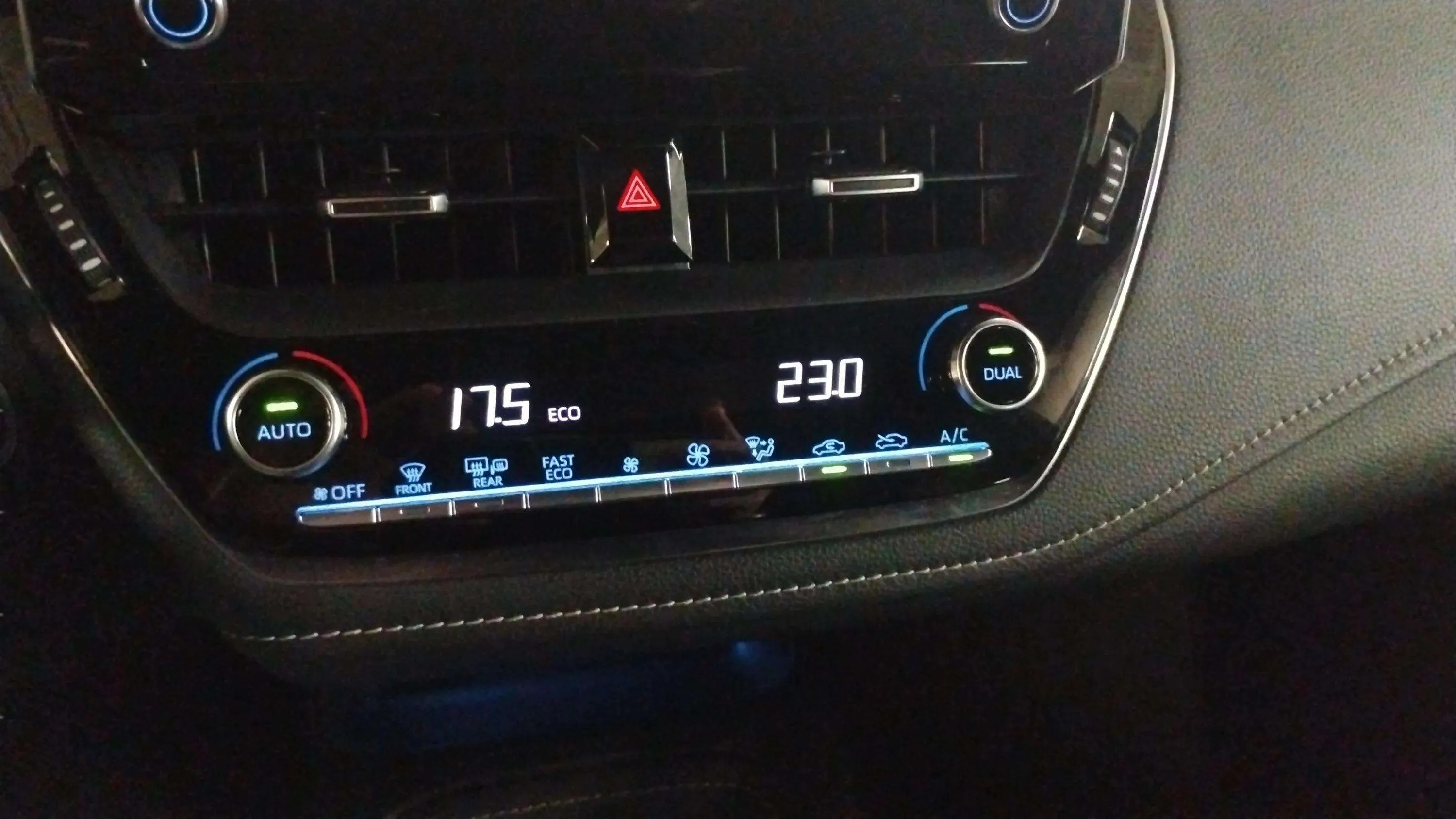 Toyota Corolla 2.0 180H Advance Luxury E-CVT - foto 27