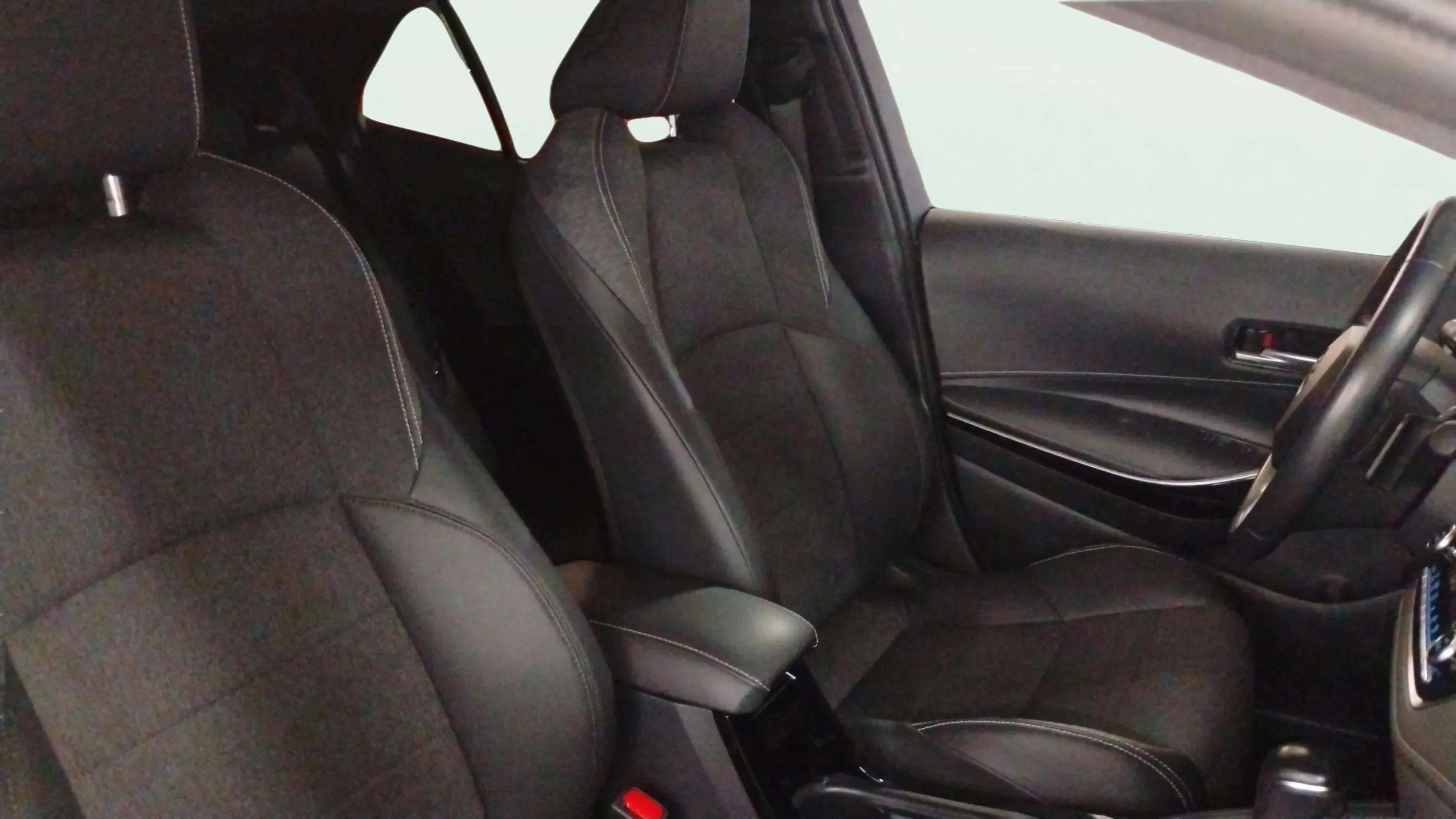 Toyota Corolla 2.0 180H Advance Luxury E-CVT - foto 11