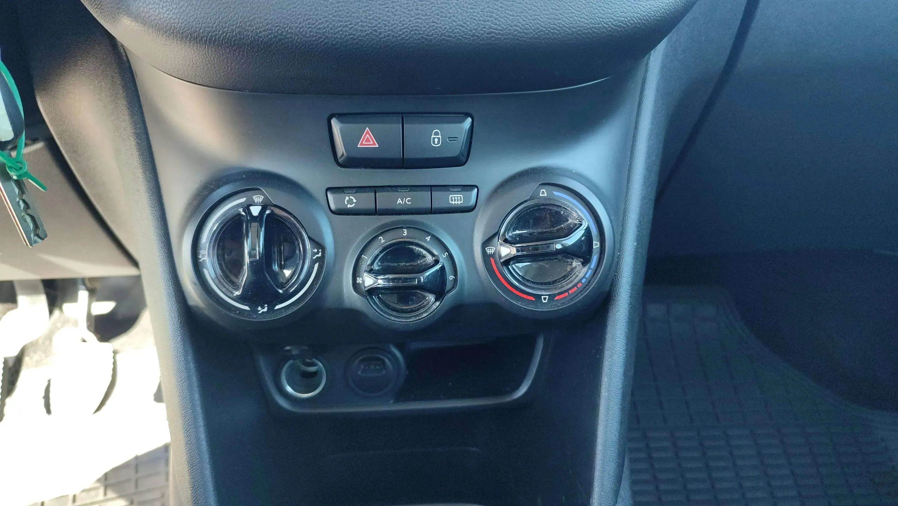Peugeot 208 Active PureTech - foto 24