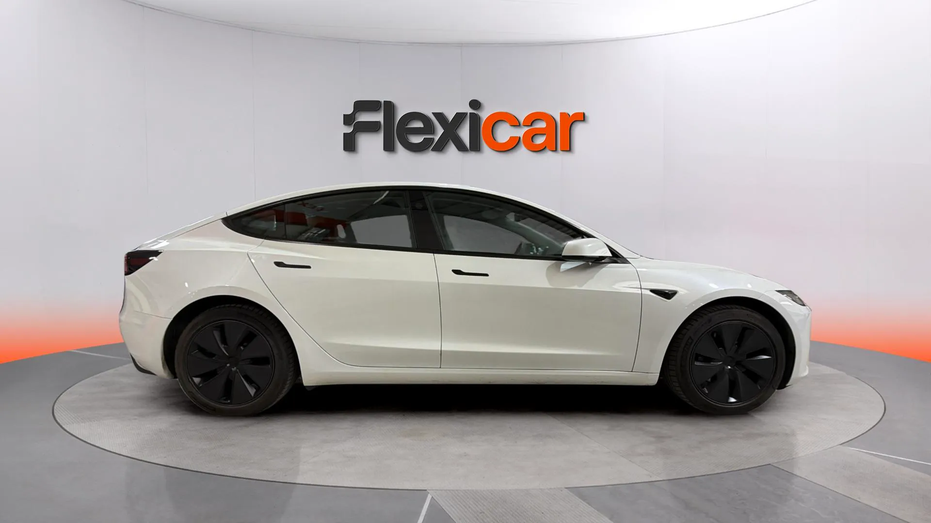 Tesla Model 3 Standard Range "Highland" RWD - foto 8