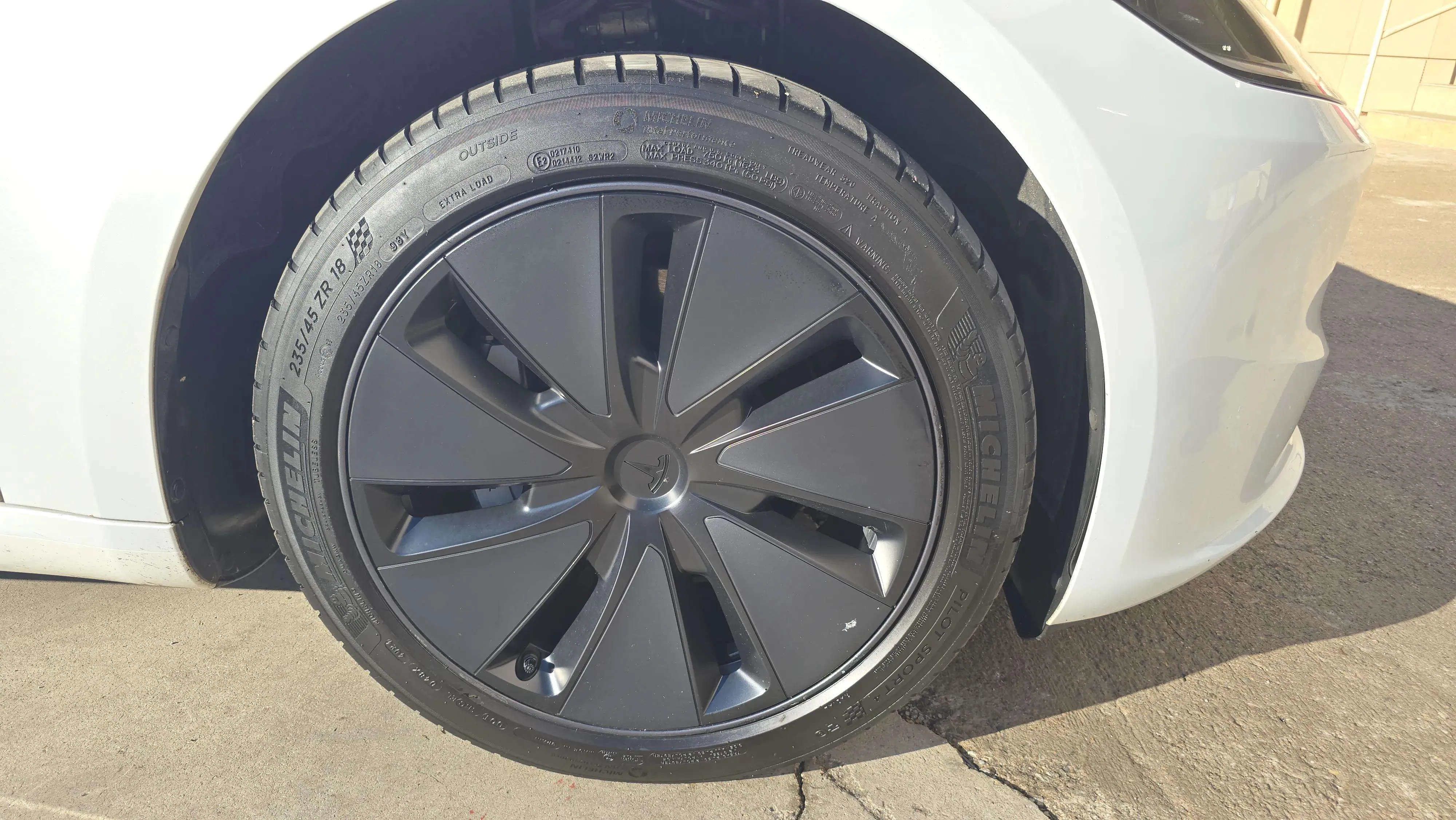 Tesla Model 3 Standard Range "Highland" RWD - foto 17
