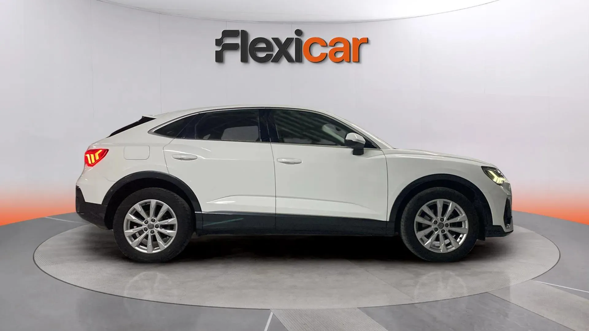 Audi Q3 35 TDI S tronic - foto 4