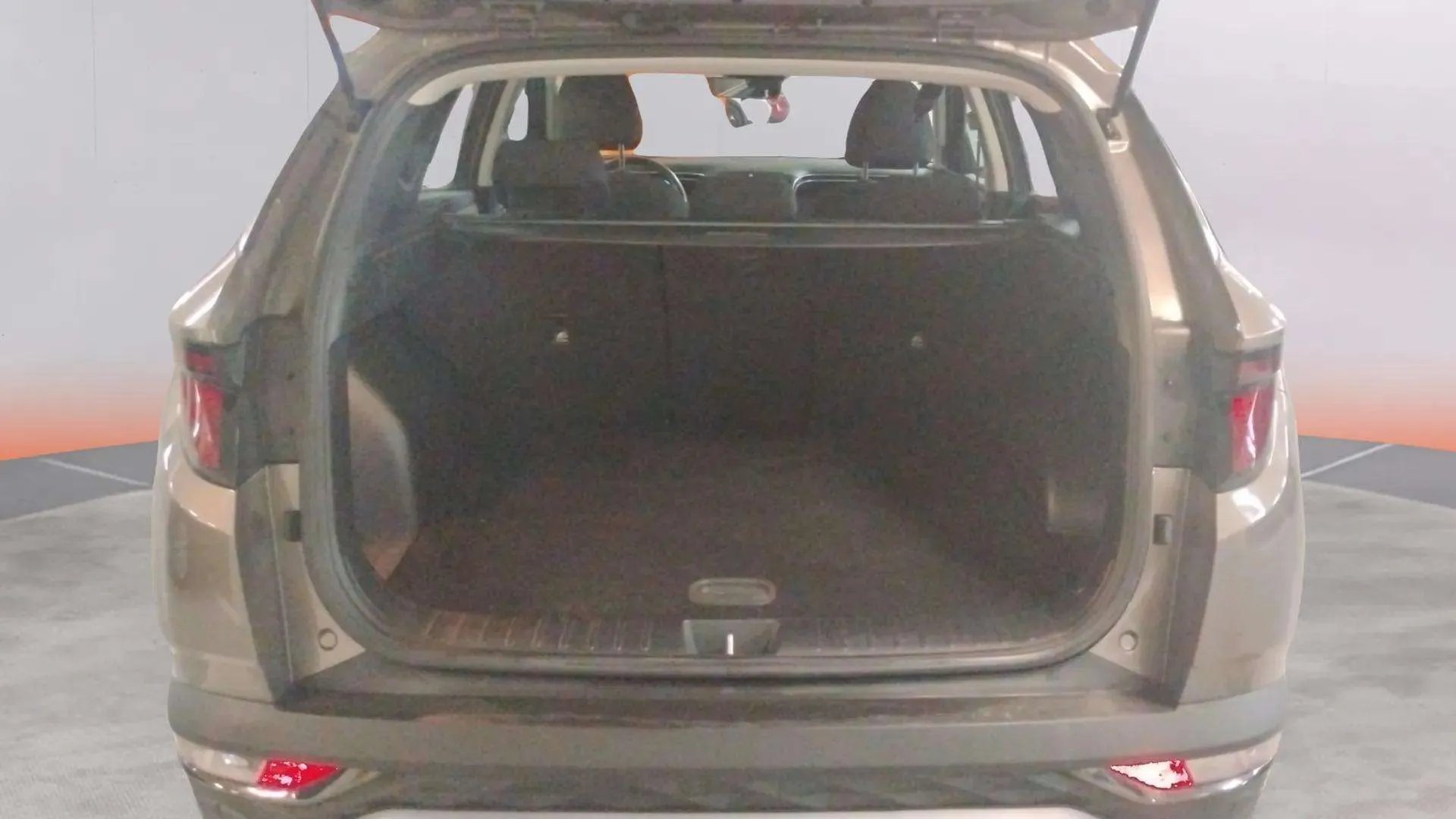 Hyundai Tucson 1.6 T-GDi 48V Maxx Sky - foto 29