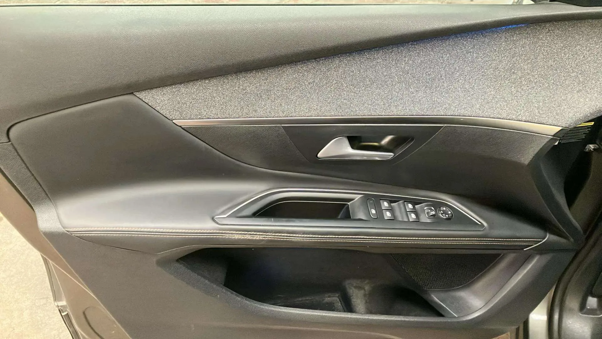 Peugeot 5008 Allure 1.2L PureTech (130) EAT6 - foto 11