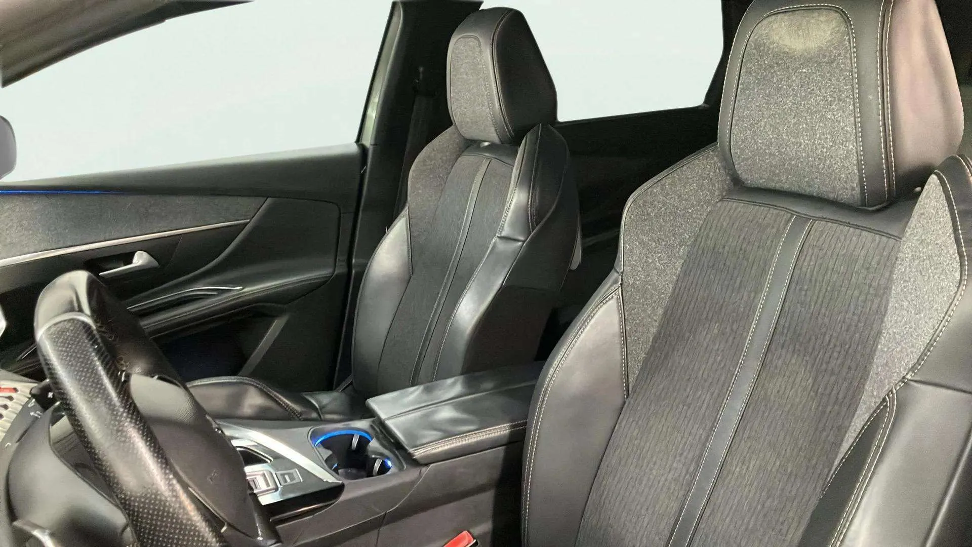 Peugeot 5008 Allure 1.2L PureTech (130) EAT6 - foto 9
