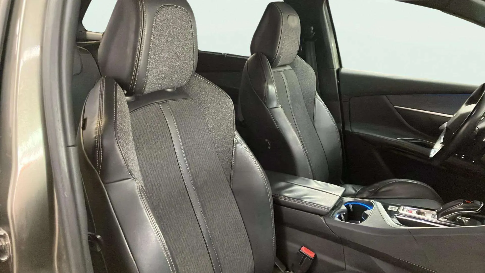 Peugeot 5008 Allure 1.2L PureTech (130) EAT6 - foto 15