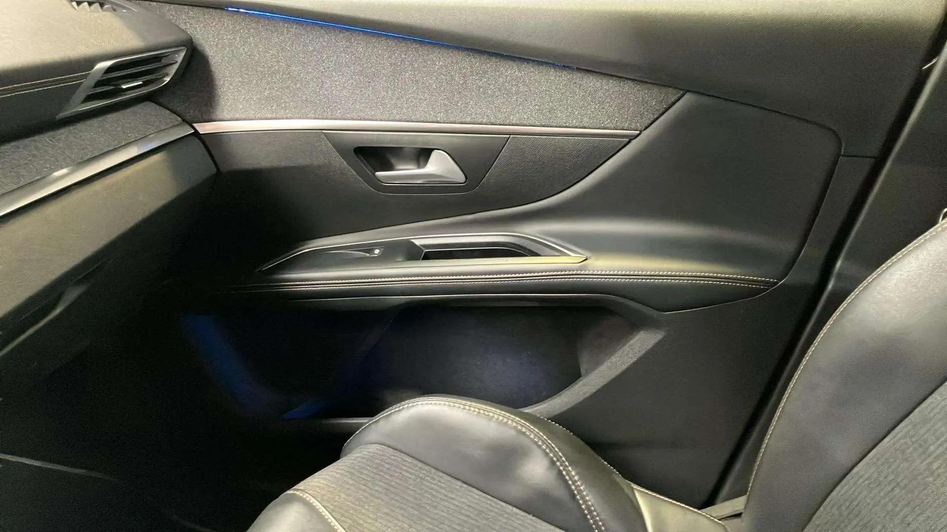 Peugeot 5008 Allure 1.2L PureTech (130) EAT6 - foto 12
