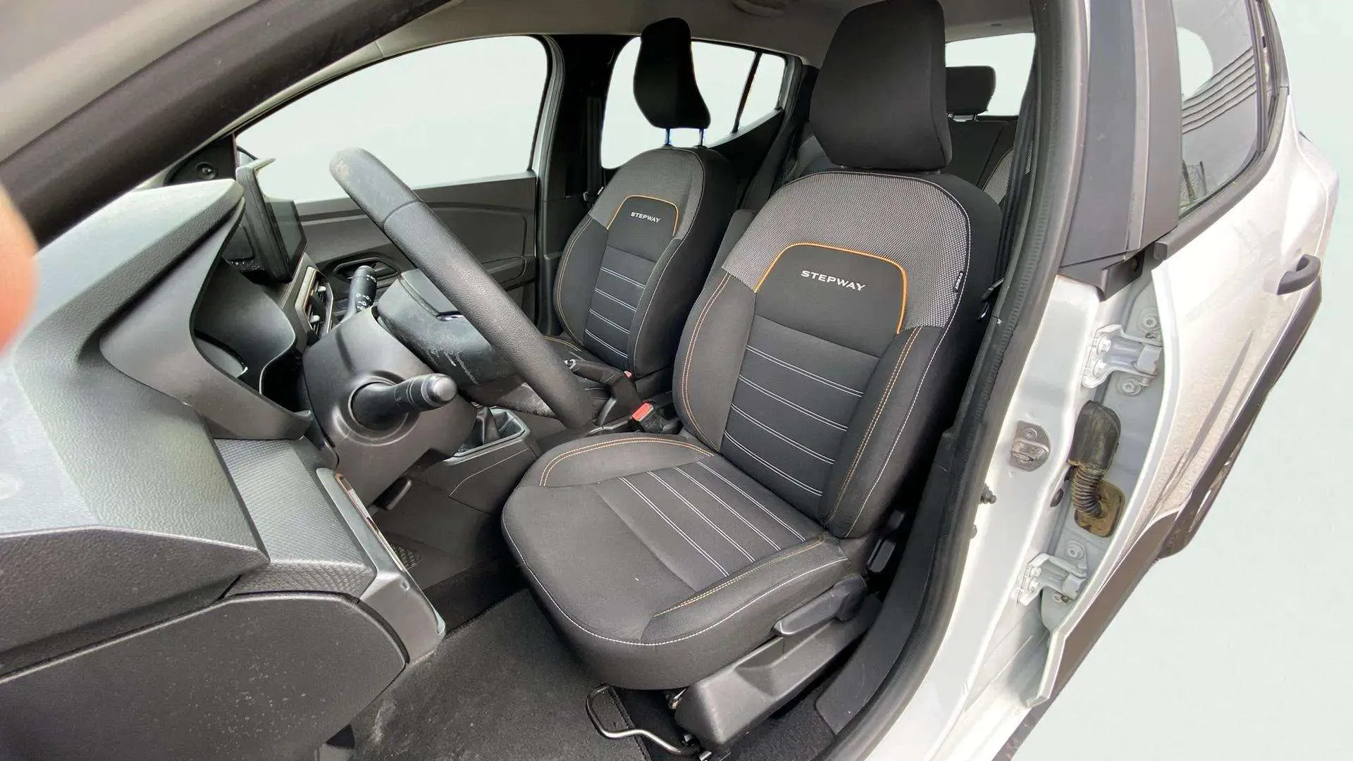 Dacia Sandero Stepway Essential TCe (90V) - foto 8