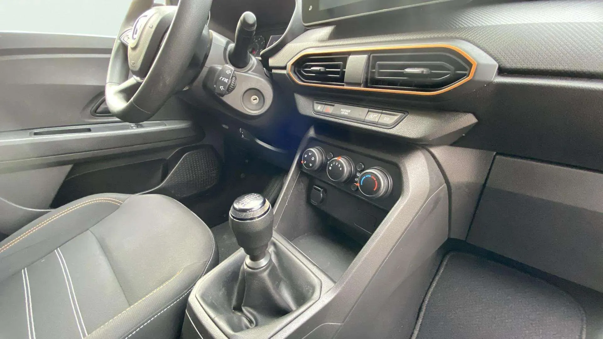 Dacia Sandero Stepway Essential TCe (90V) - foto 15
