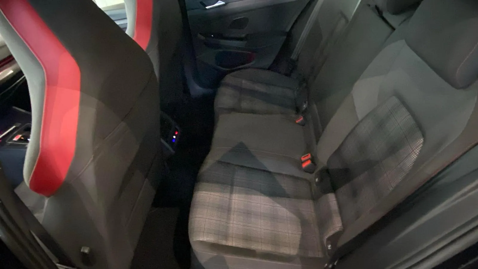 Volkswagen Golf GTI Performance 2.0 TSI DSG - foto 16