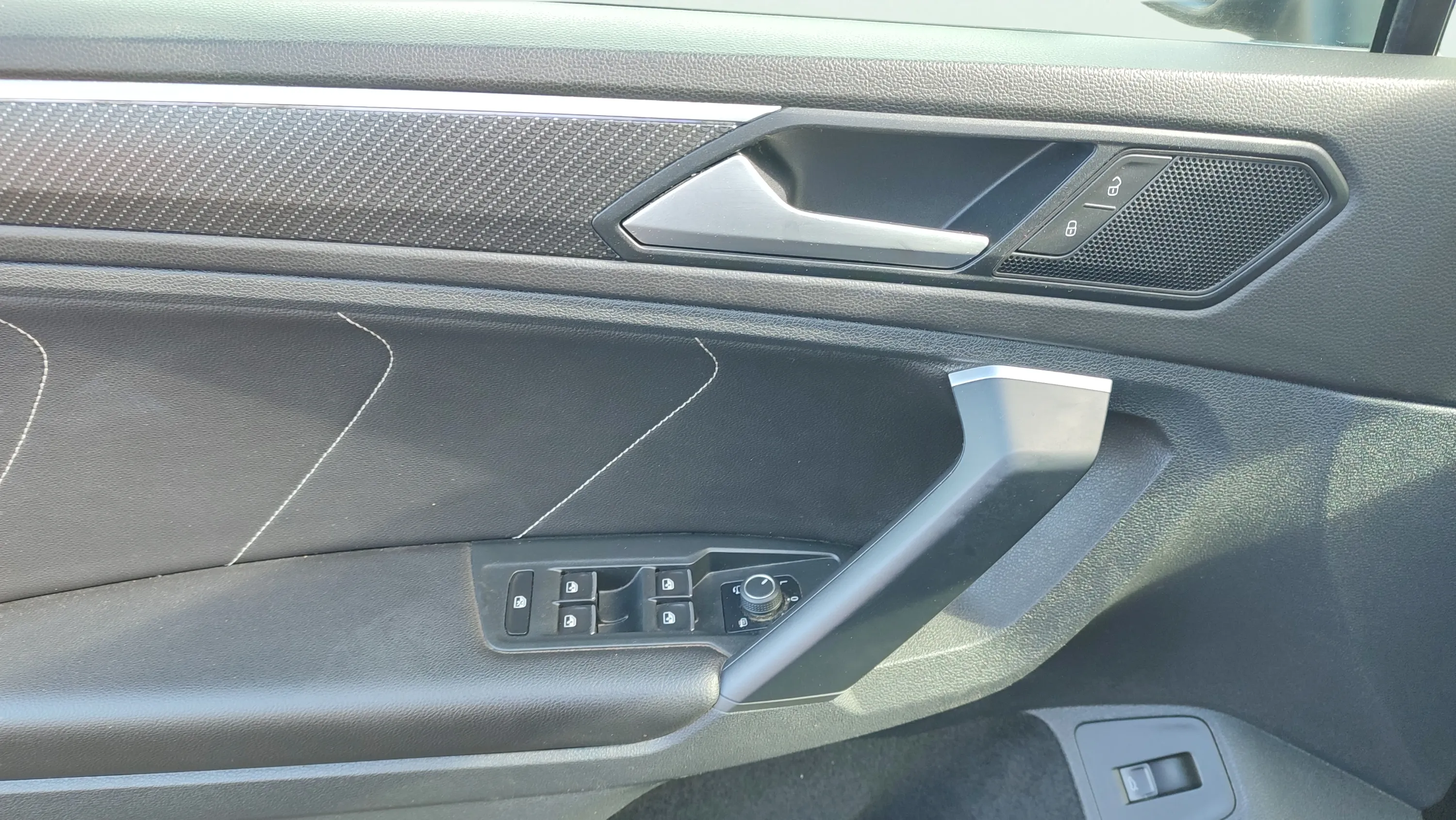 Volkswagen Tiguan R-Line 2.0 TDI DSG 4Motion - foto 19