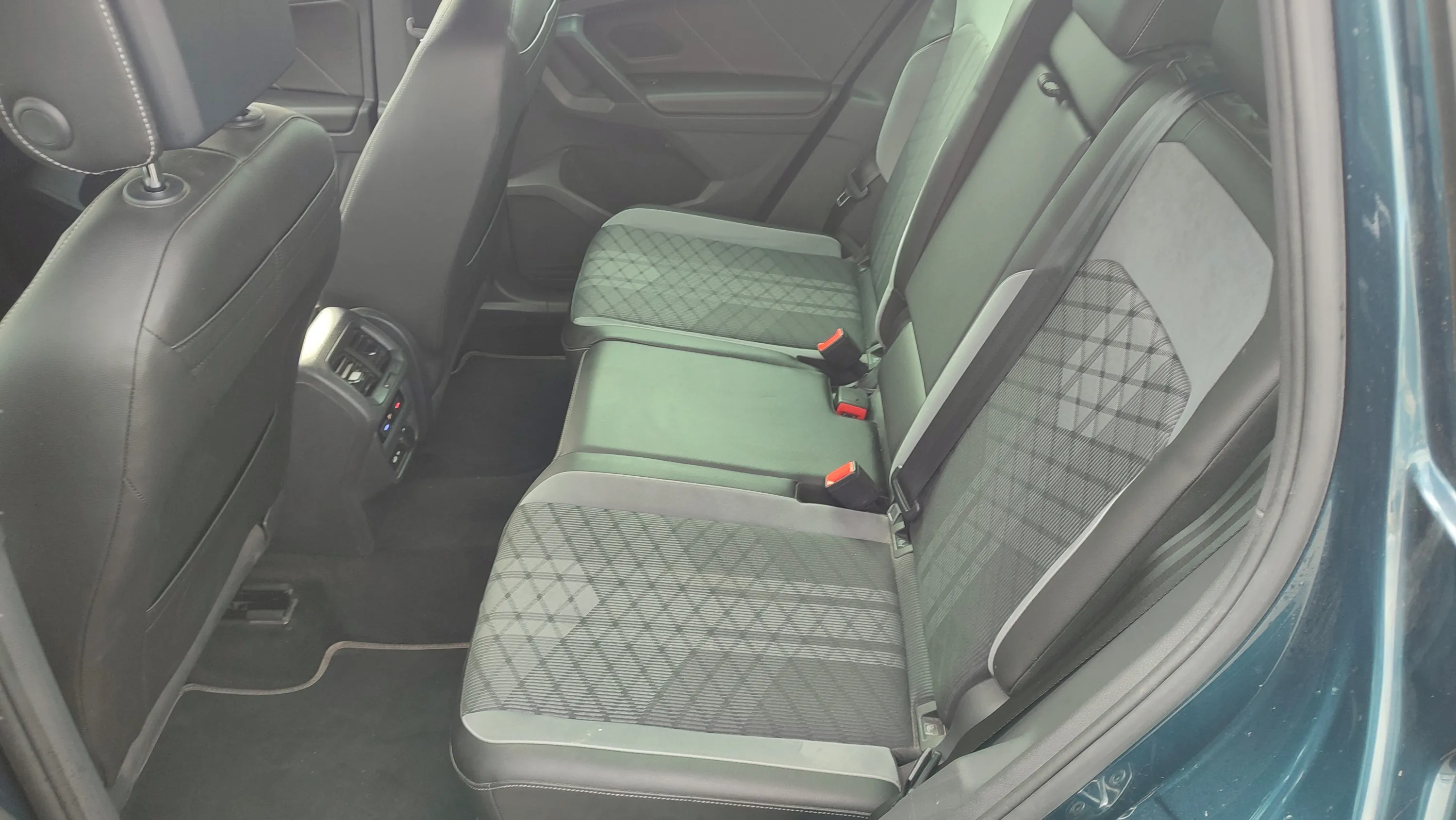Volkswagen Tiguan R-Line 2.0 TDI DSG 4Motion - foto 26