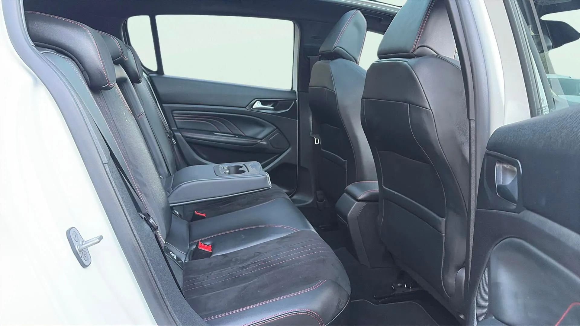 Peugeot 308 GTI 1.6 PureTech - foto 13