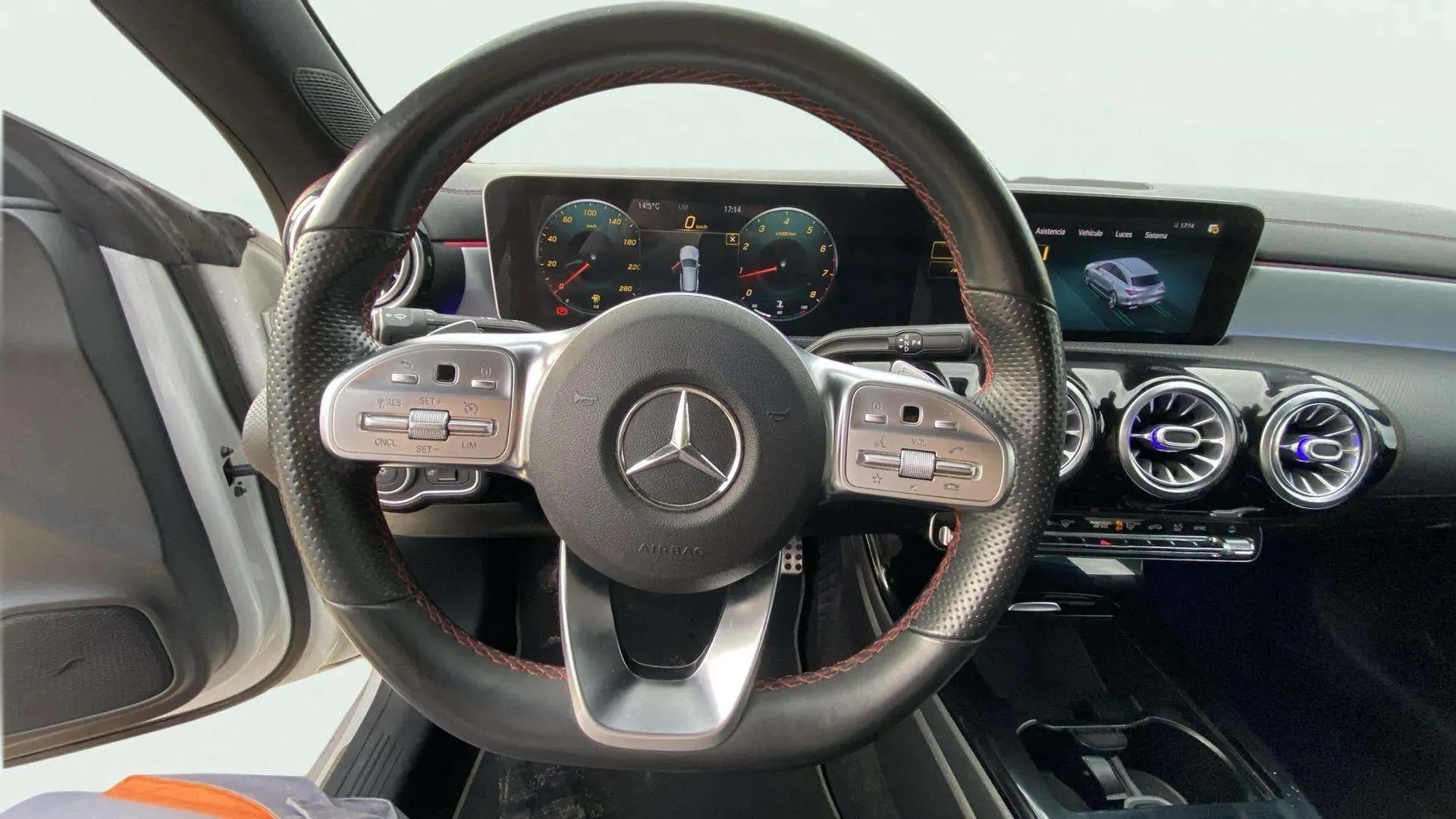 Mercedes-Benz CLA 200 Shooting Brake - foto 11