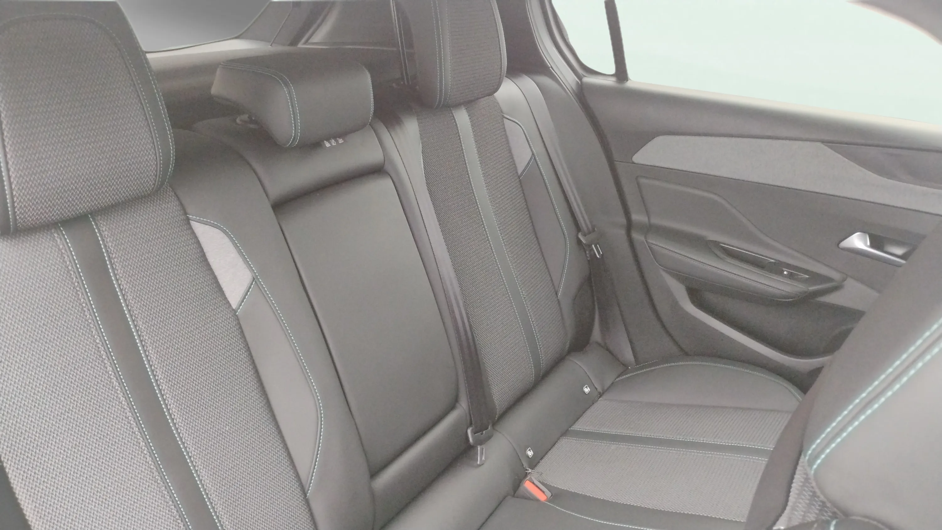 Peugeot 308 Allure PureTech 130 - foto 12