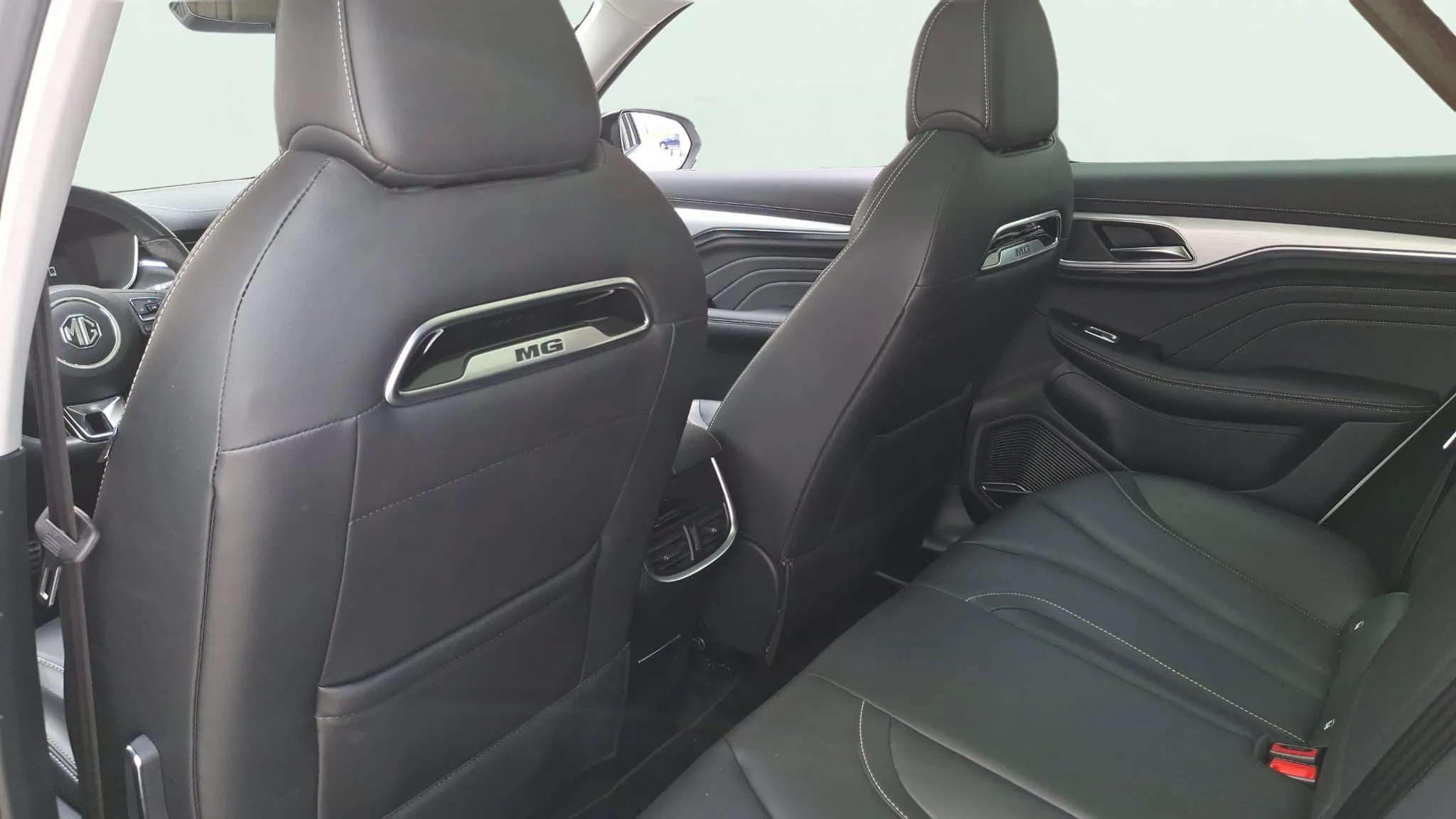 MG Marvel R 70kWh Luxury - foto 24