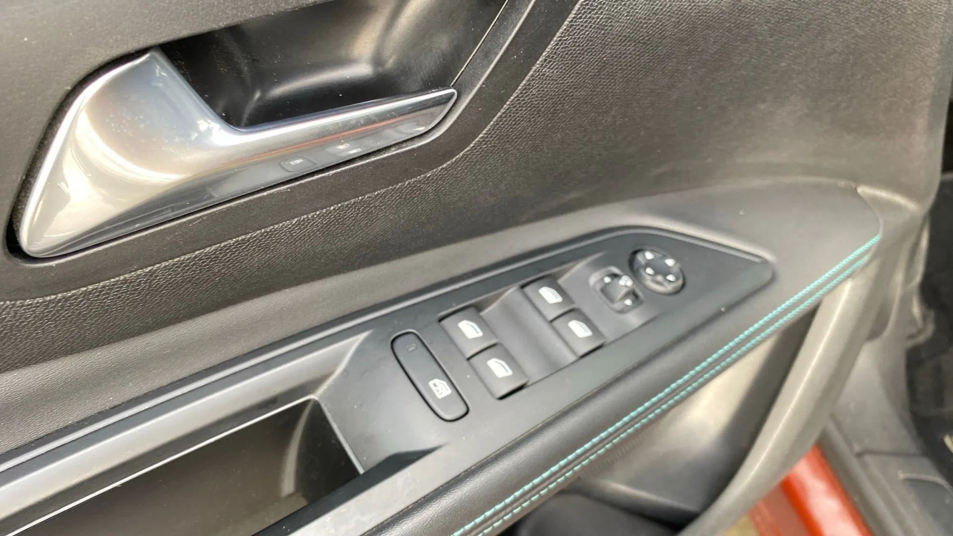 Peugeot 5008 1.2 PureTech Allure EAT8 - foto 21