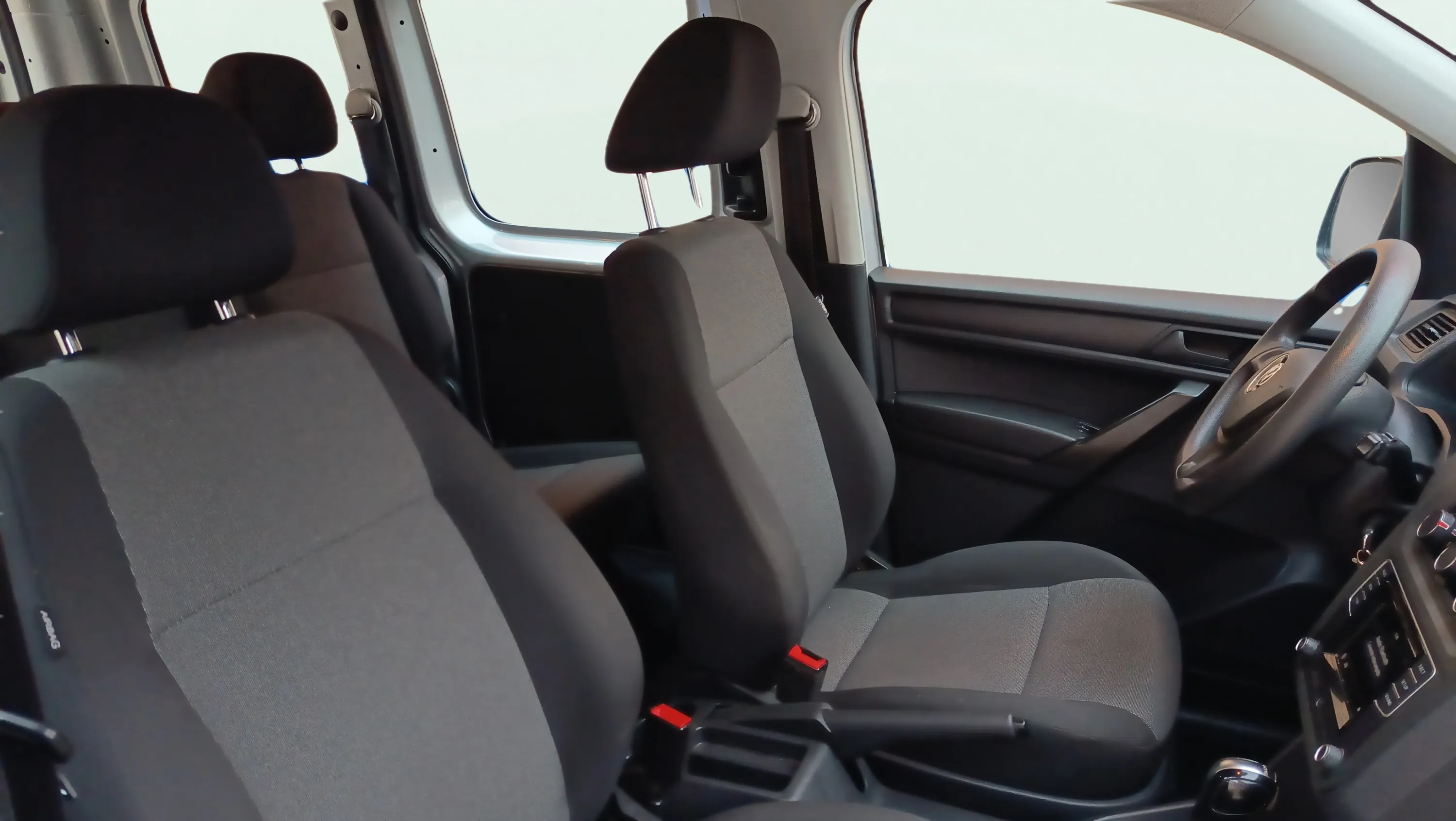 Volkswagen Caddy Beach 2.0 TDI BMT DSG - foto 16