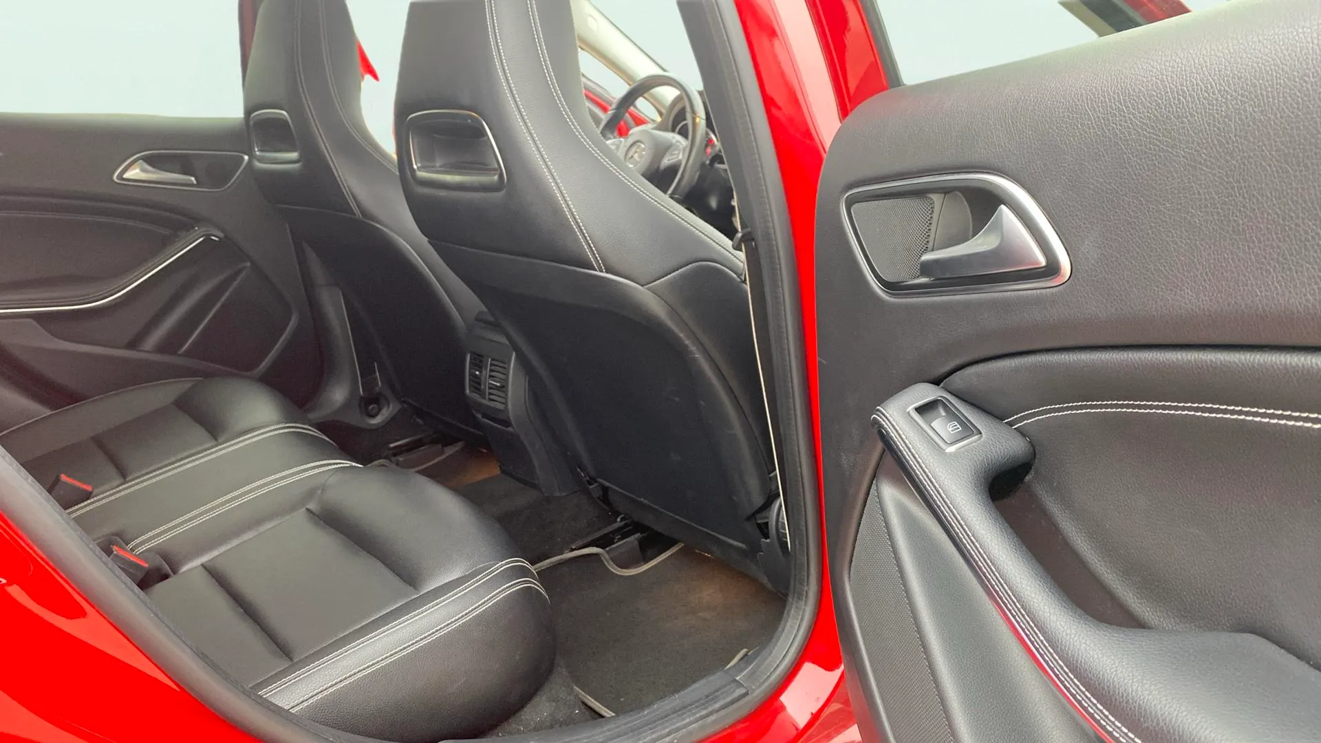 Mercedes-Benz GLA 180 - foto 22
