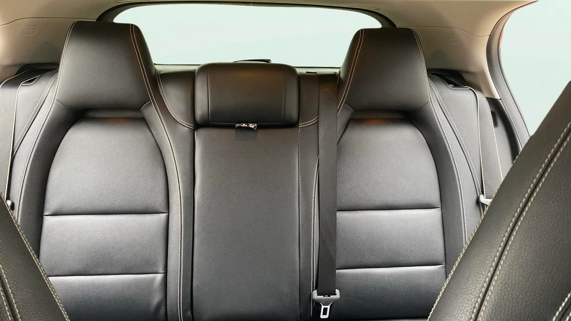 Mercedes-Benz GLA 180 - foto 23